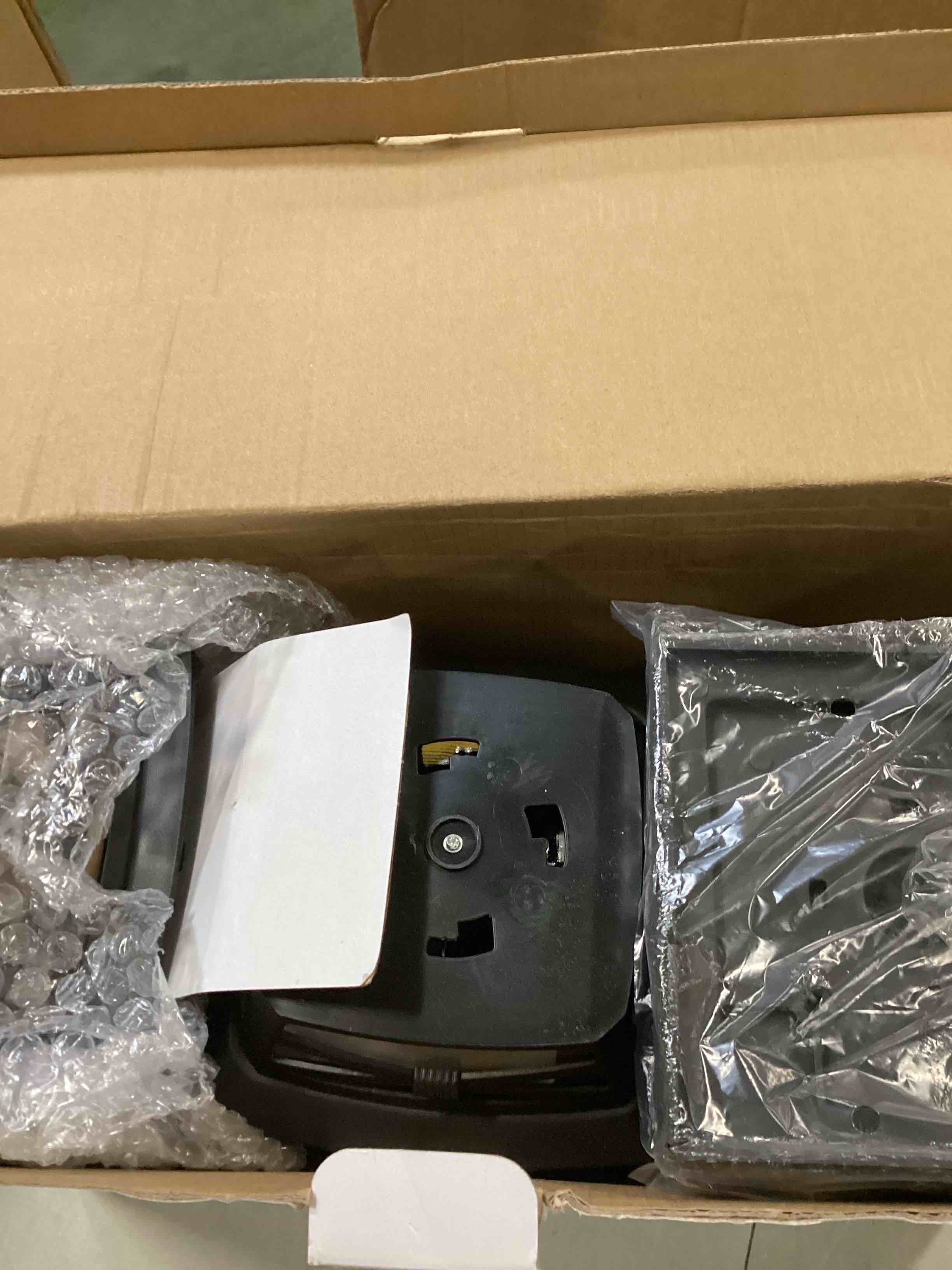 https://s3.amazonaws.com/lotting-images-prod/bidfta/RED5729014_1715089633785.jpeg