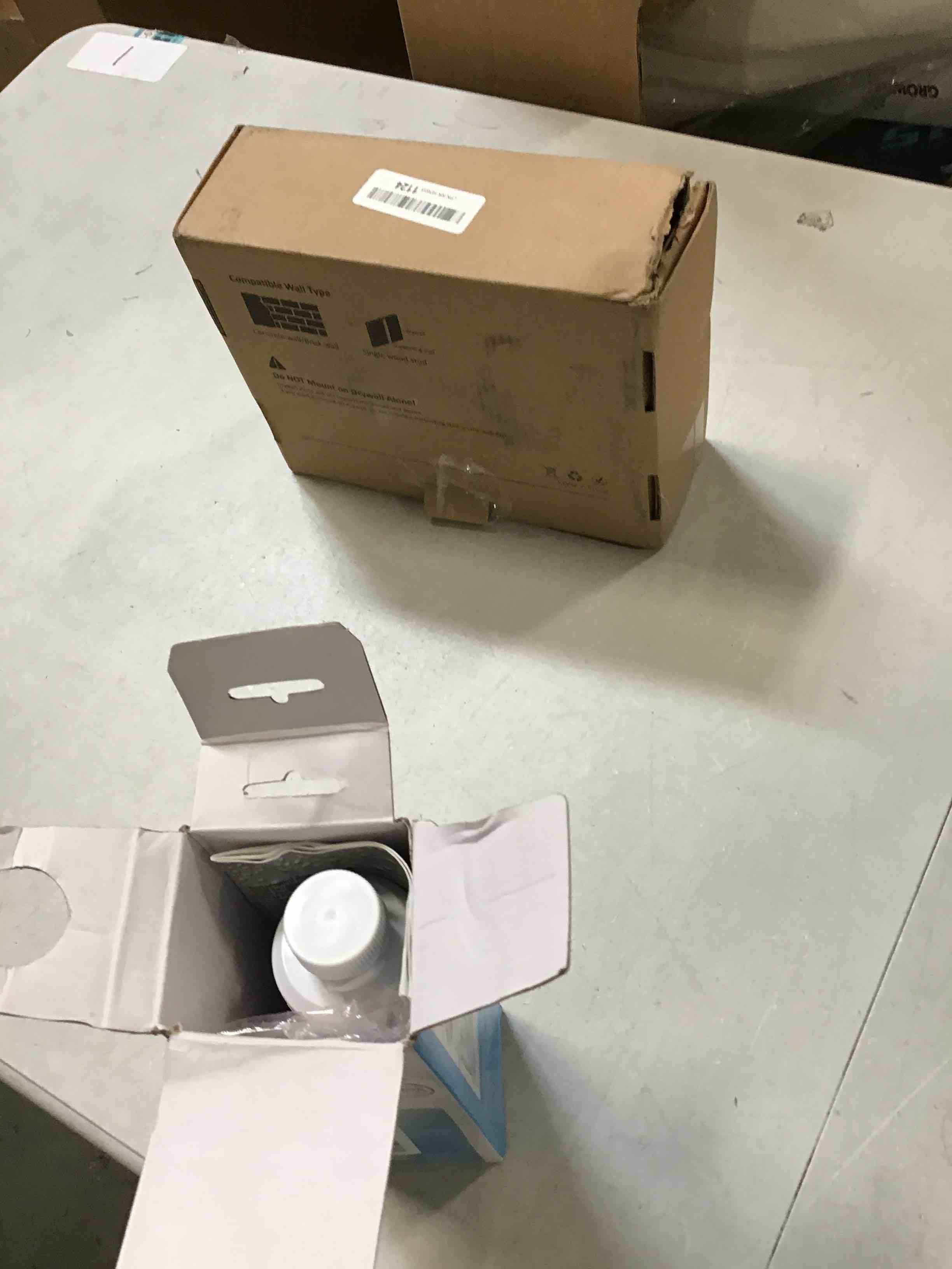 https://s3.amazonaws.com/lotting-images-prod/bidfta/RED5729181_1715176598441.jpeg