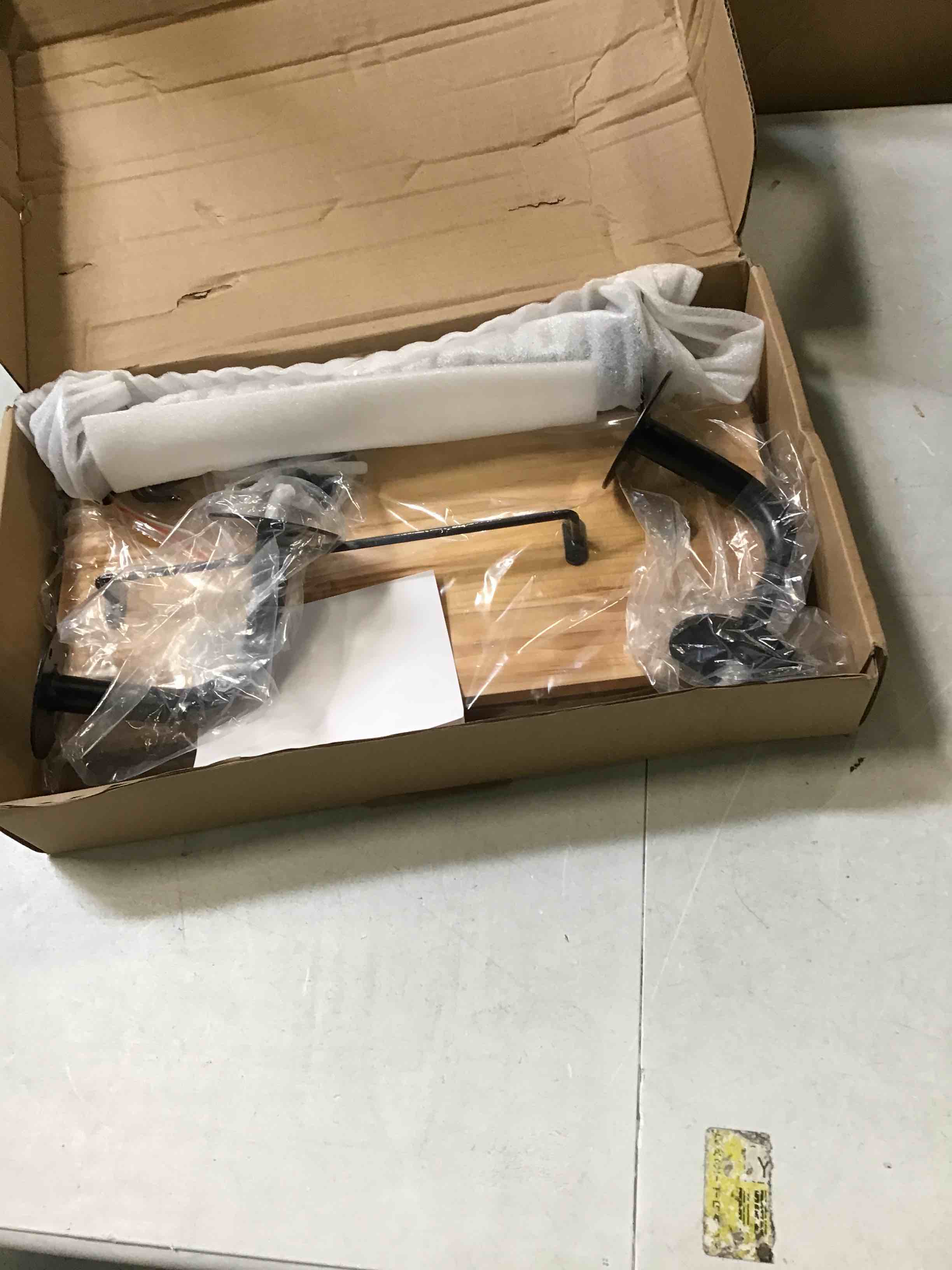 https://s3.amazonaws.com/lotting-images-prod/bidfta/RED5729213_1715181178674.jpeg