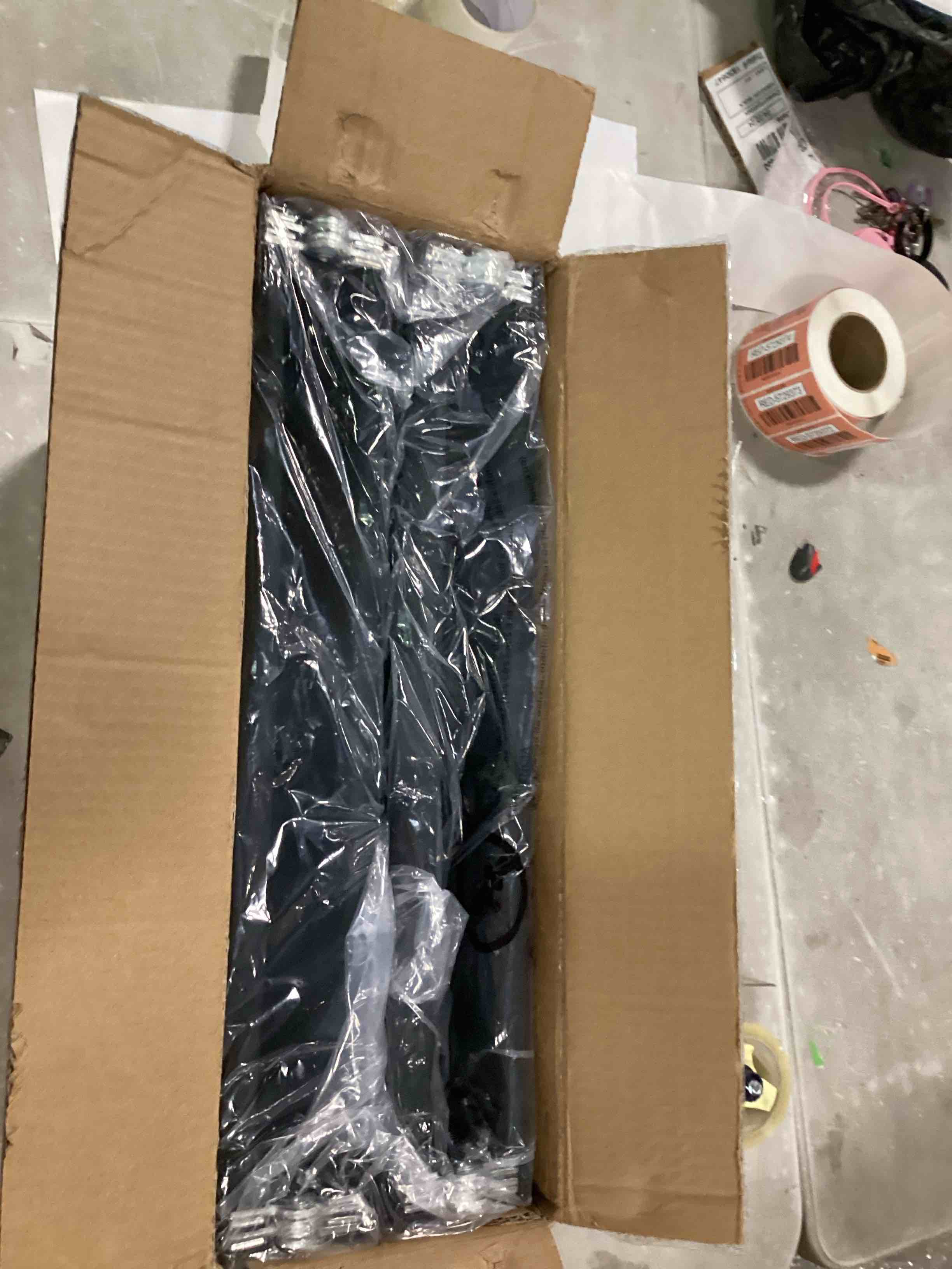 https://s3.amazonaws.com/lotting-images-prod/bidfta/RED5729354_1715258836116.jpeg