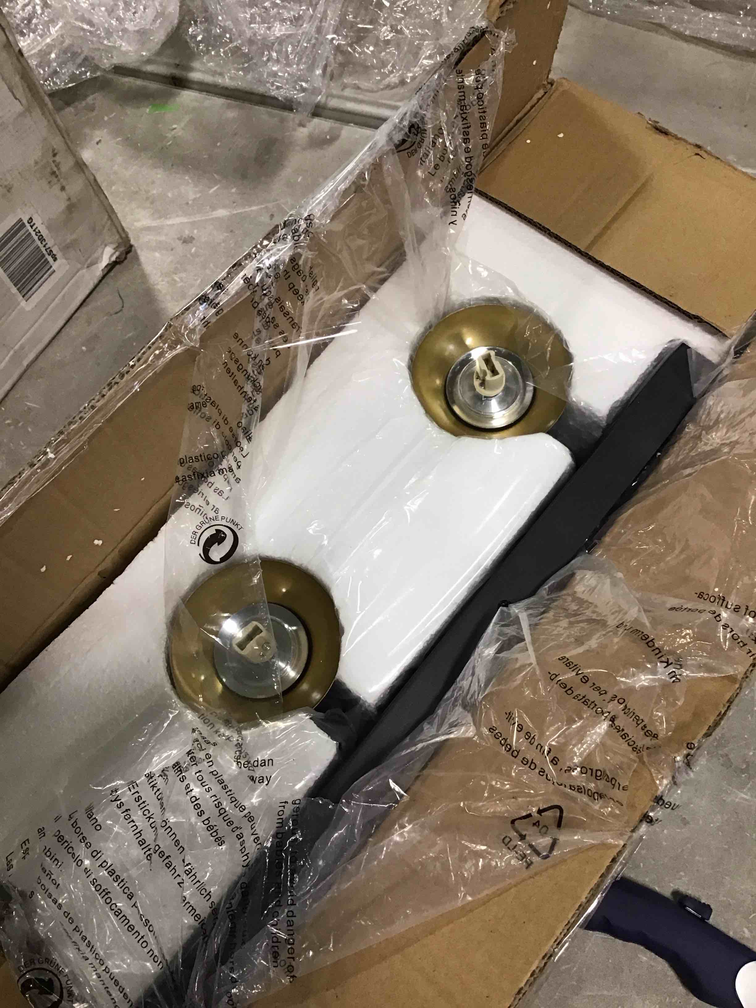 https://s3.amazonaws.com/lotting-images-prod/bidfta/RED5729418_1715262743443.jpeg