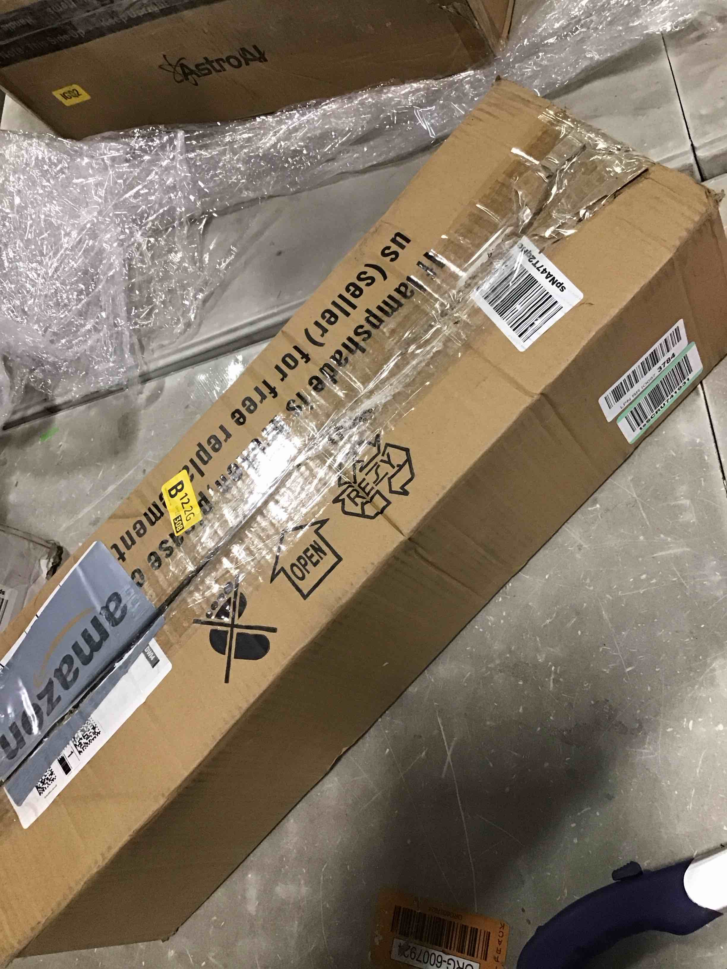 https://s3.amazonaws.com/lotting-images-prod/bidfta/RED5729418_1715262765718.jpeg