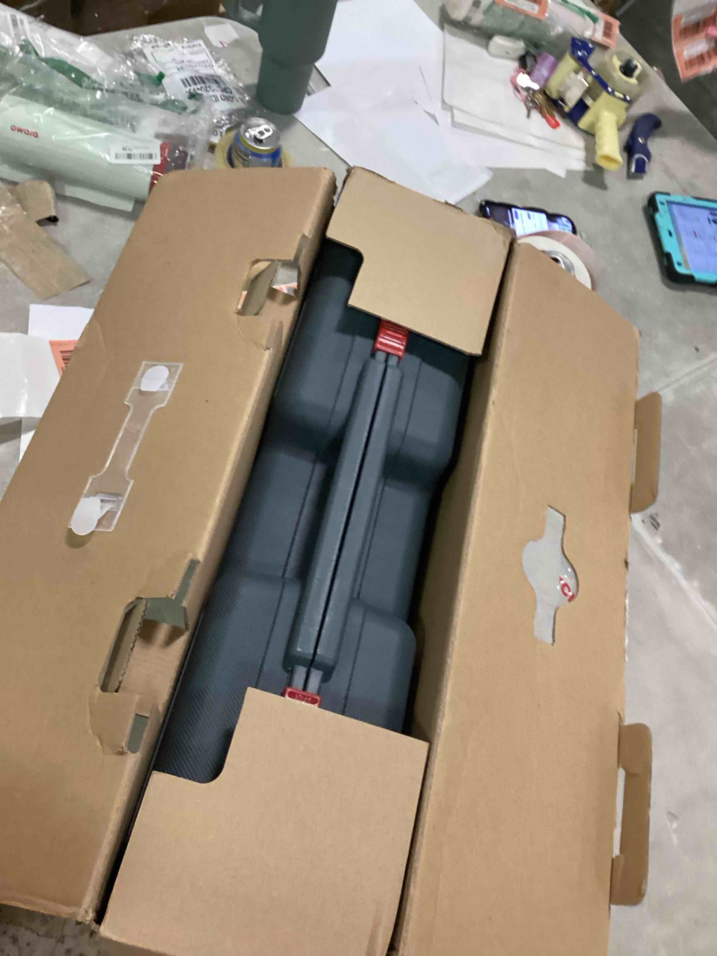 https://s3.amazonaws.com/lotting-images-prod/bidfta/RED5729425_1715265778392.jpeg