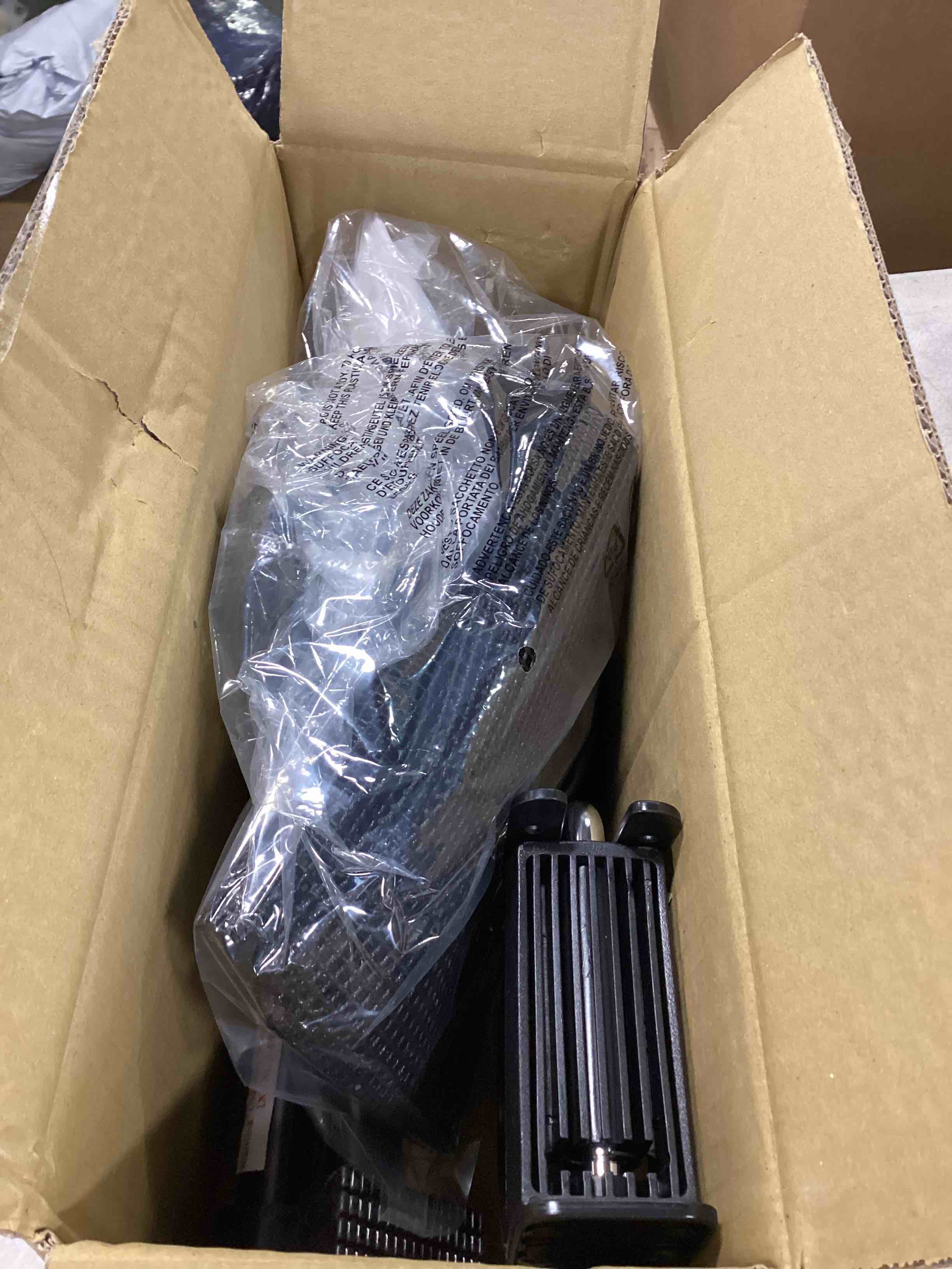 https://s3.amazonaws.com/lotting-images-prod/bidfta/RED5731046_1715103691149.jpeg
