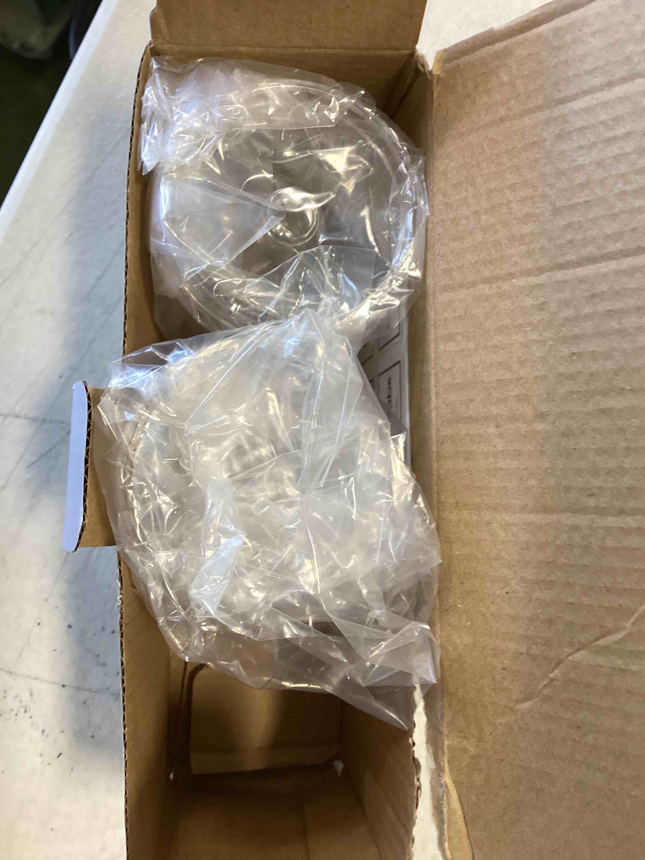 https://s3.amazonaws.com/lotting-images-prod/bidfta/RED5731294_1715186200594.jpeg