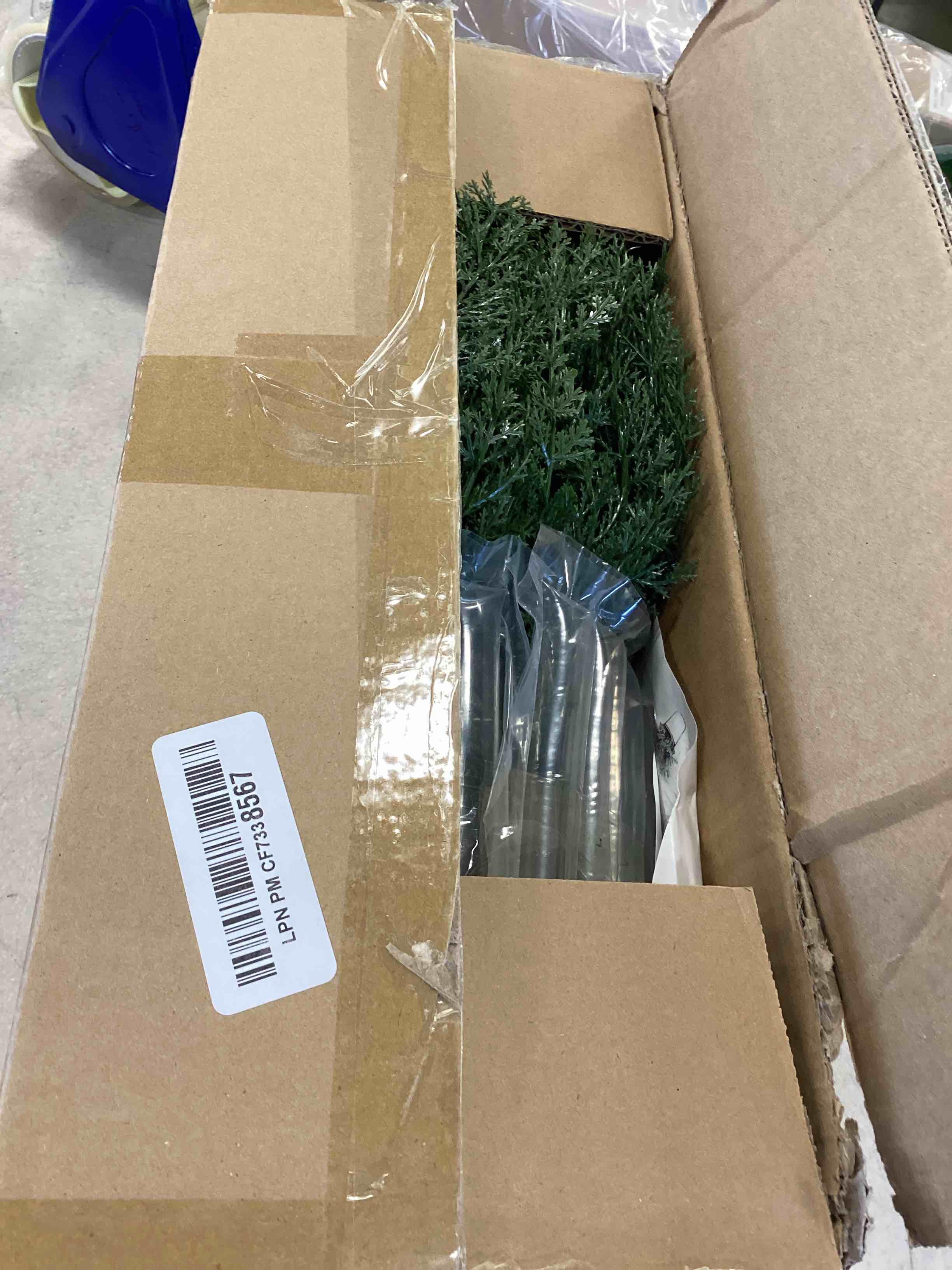 https://s3.amazonaws.com/lotting-images-prod/bidfta/RED5731321_1715188335780.jpeg