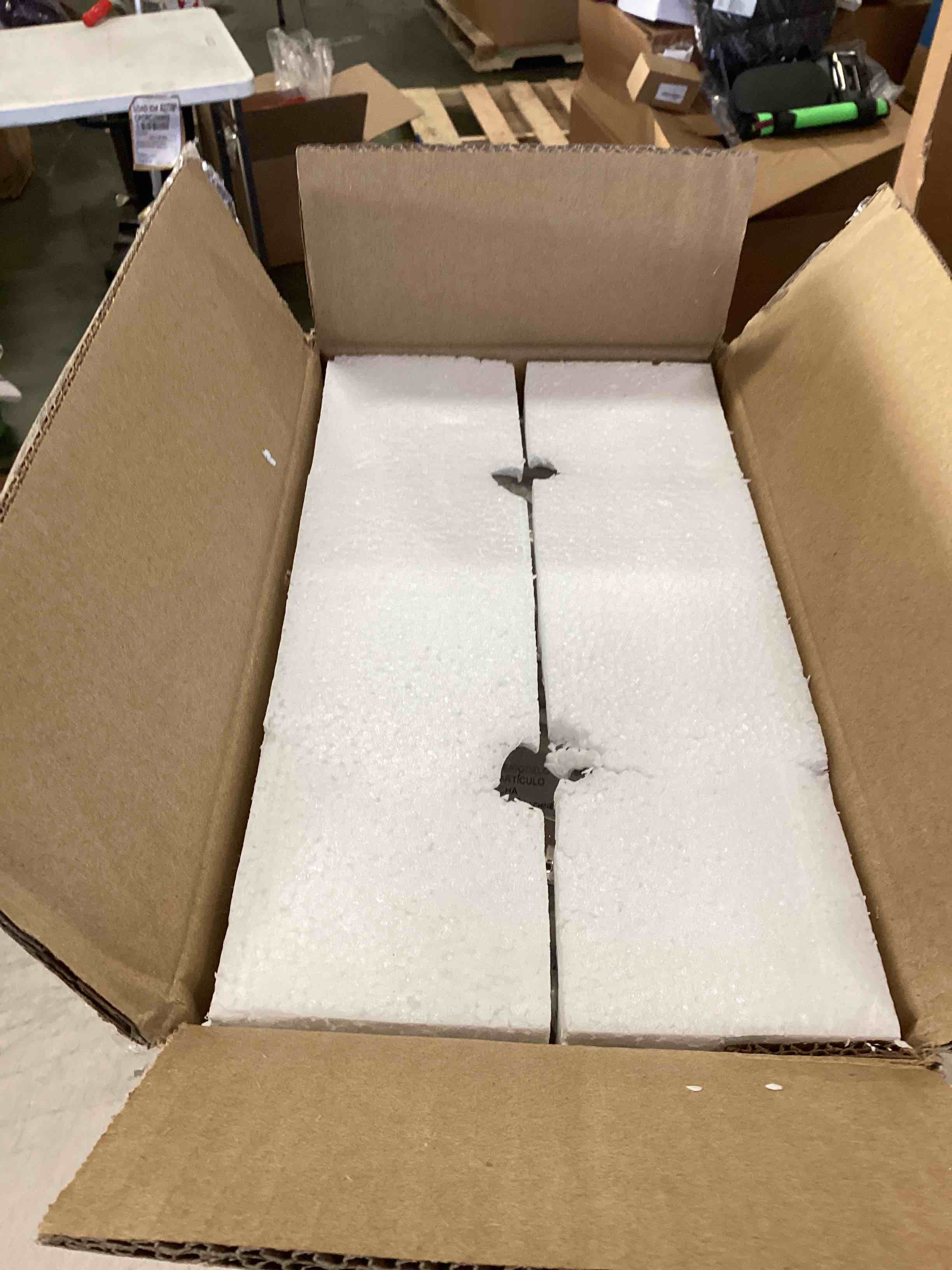 https://s3.amazonaws.com/lotting-images-prod/bidfta/RED5731709_1715600532916.jpeg