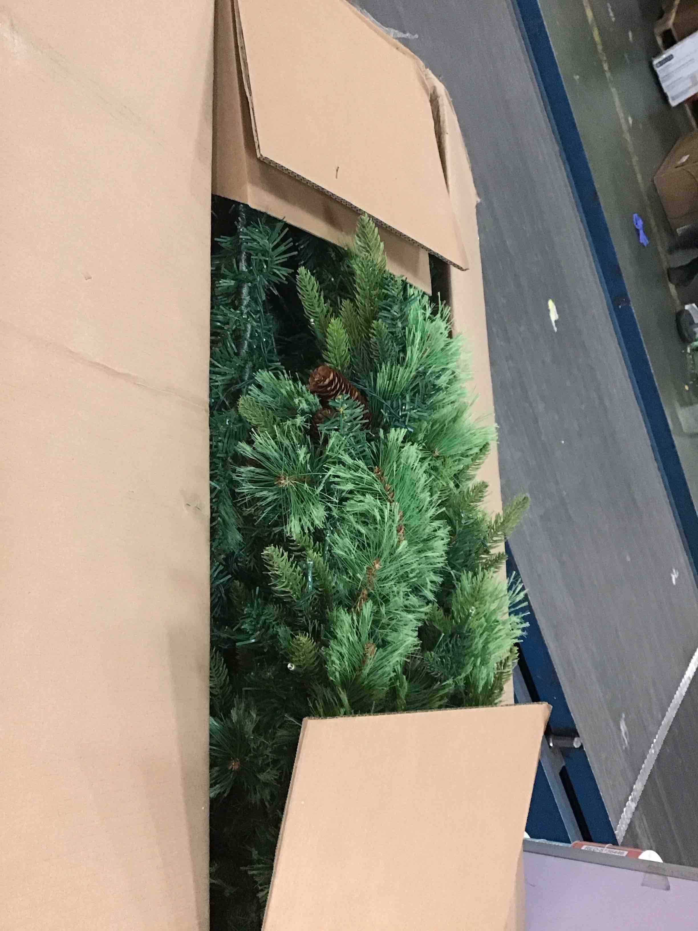 https://s3.amazonaws.com/lotting-images-prod/bidfta/RED5732142_1704898334083.jpeg