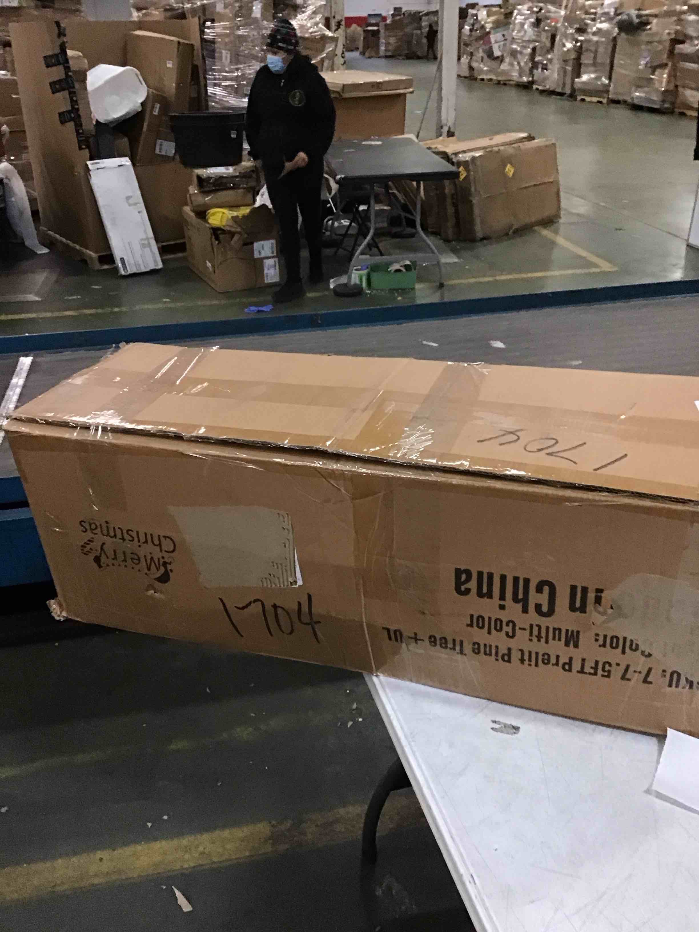 https://s3.amazonaws.com/lotting-images-prod/bidfta/RED5732142_1704898353649.jpeg