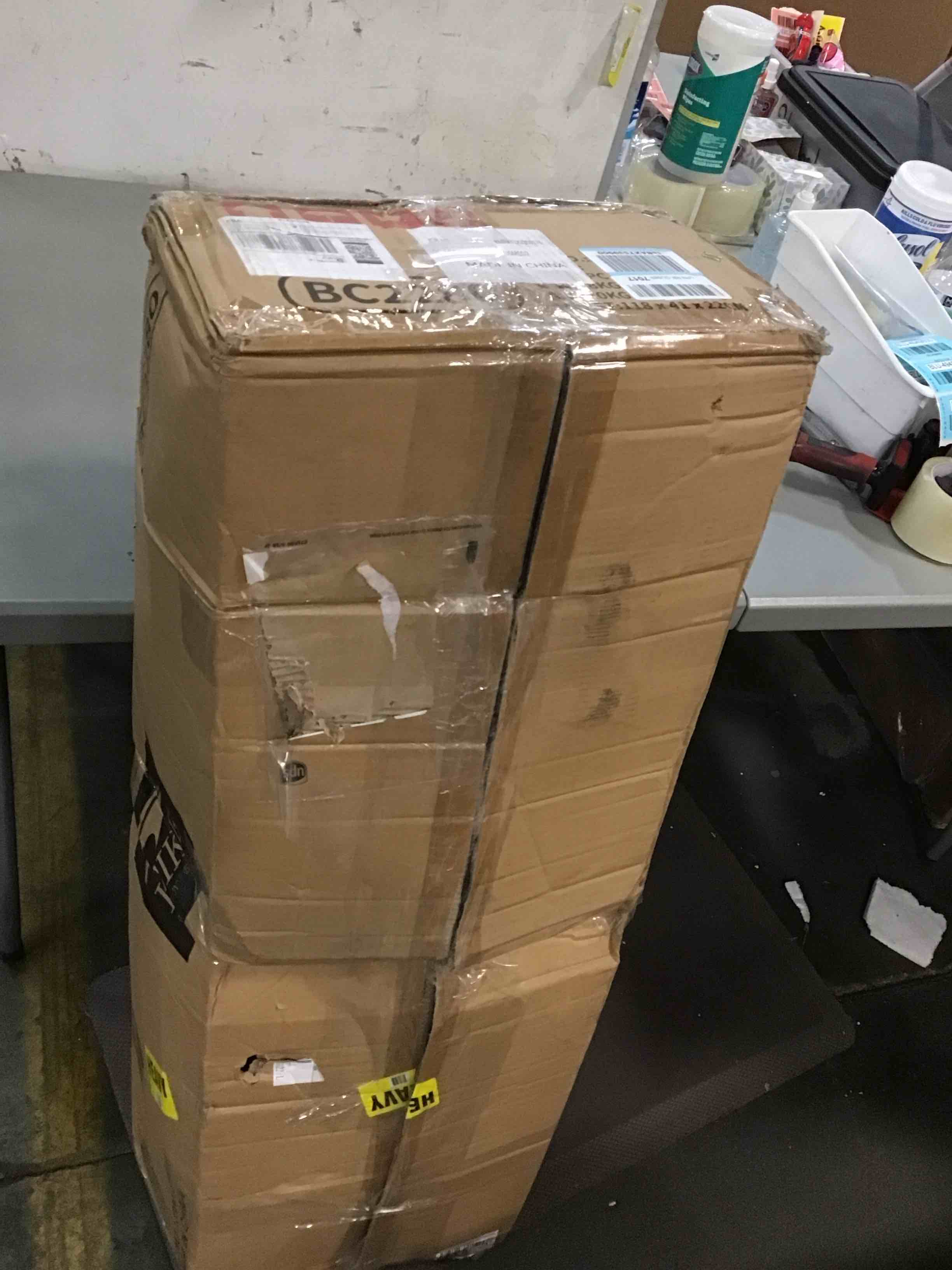https://s3.amazonaws.com/lotting-images-prod/bidfta/RED5732352_1704986950240.jpeg