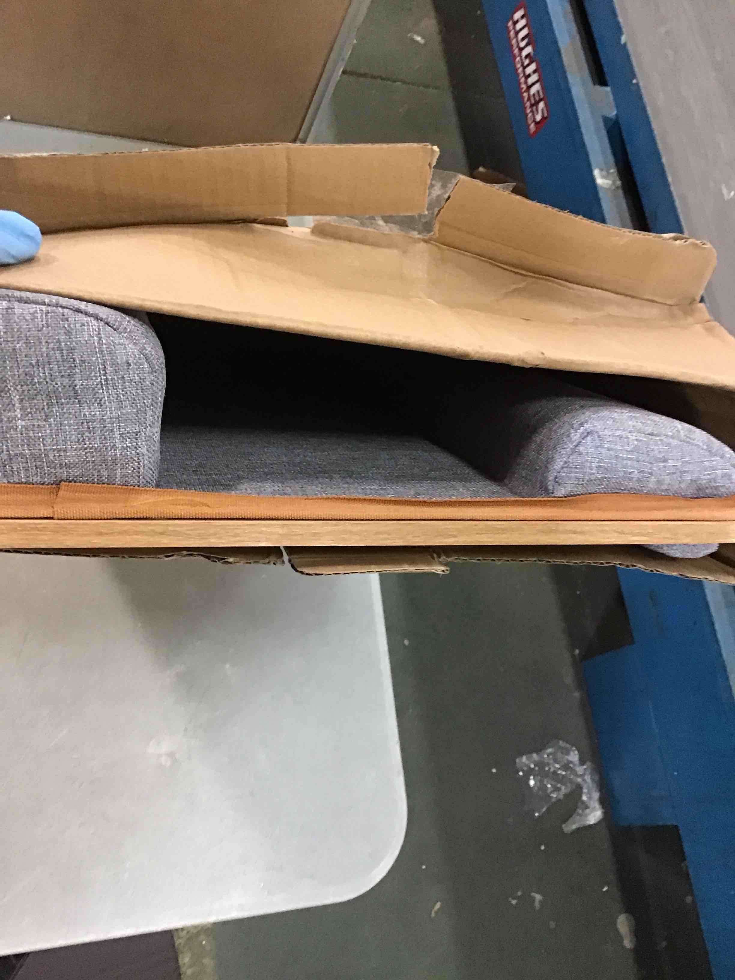 https://s3.amazonaws.com/lotting-images-prod/bidfta/RED5732495_1705005218806.jpeg