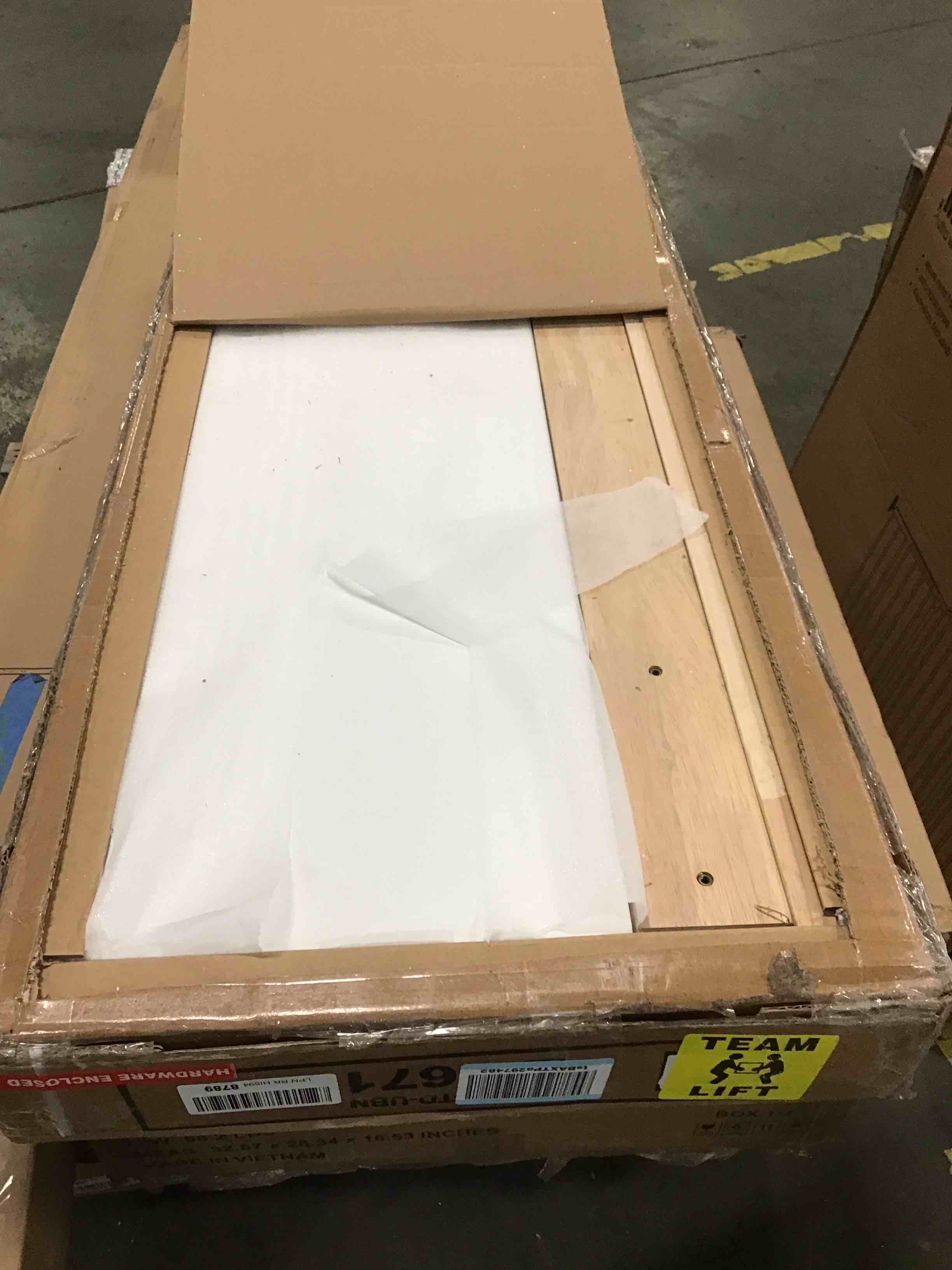 https://s3.amazonaws.com/lotting-images-prod/bidfta/RED5732599_1705065734647.jpeg