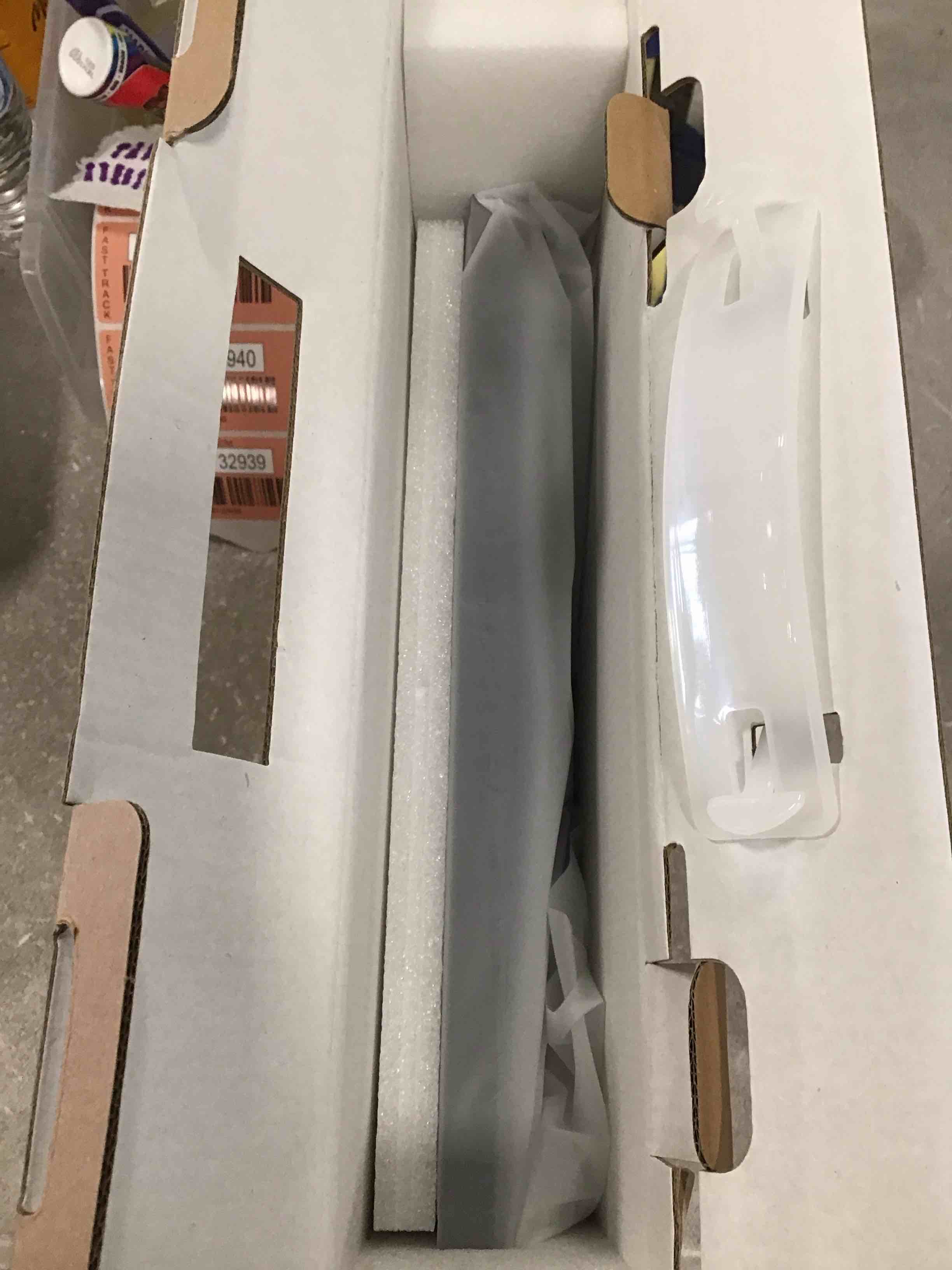 https://s3.amazonaws.com/lotting-images-prod/bidfta/RED5732931_1705344549847.jpeg