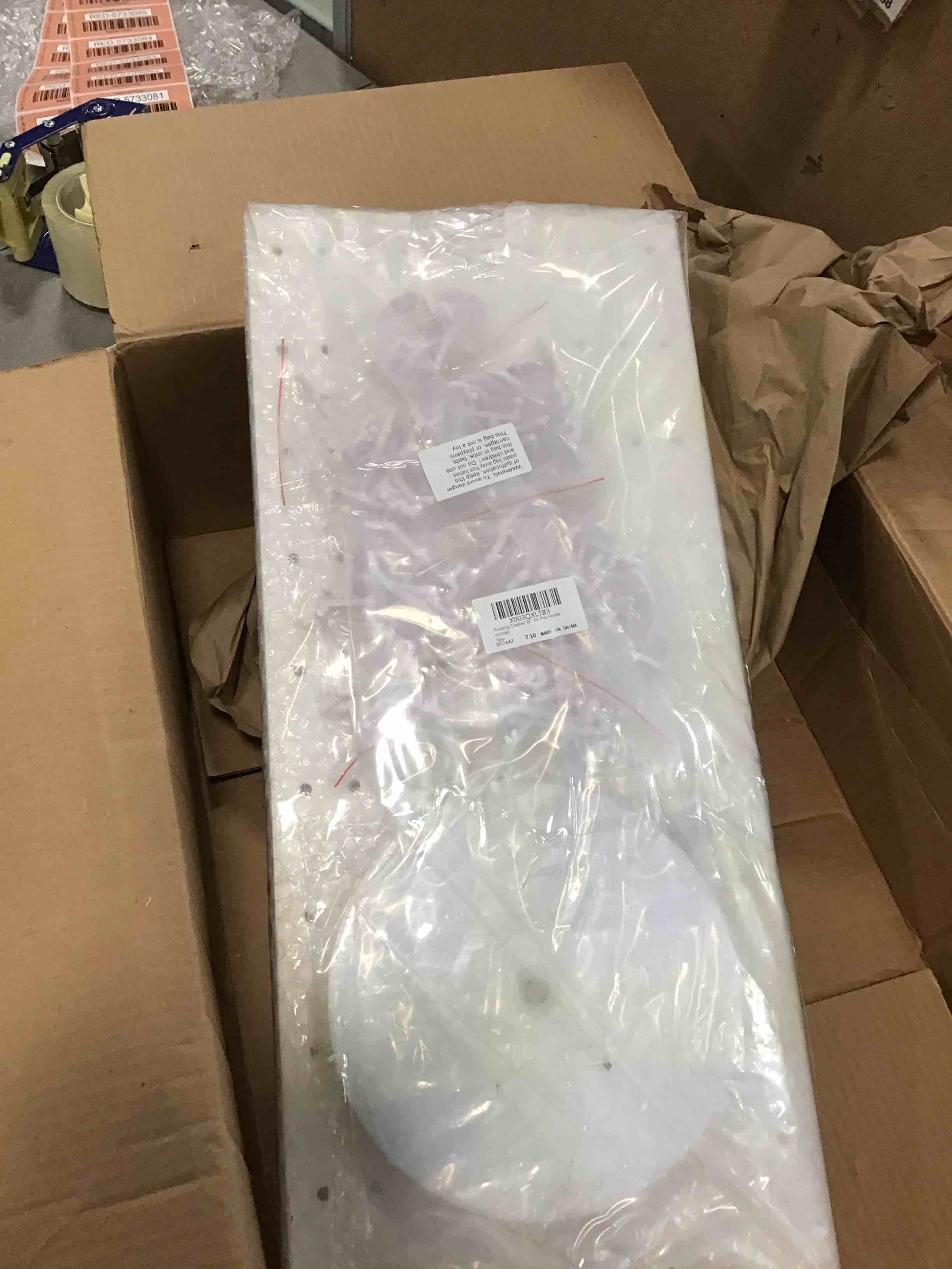 https://s3.amazonaws.com/lotting-images-prod/bidfta/RED5733092_1705414313437.jpeg