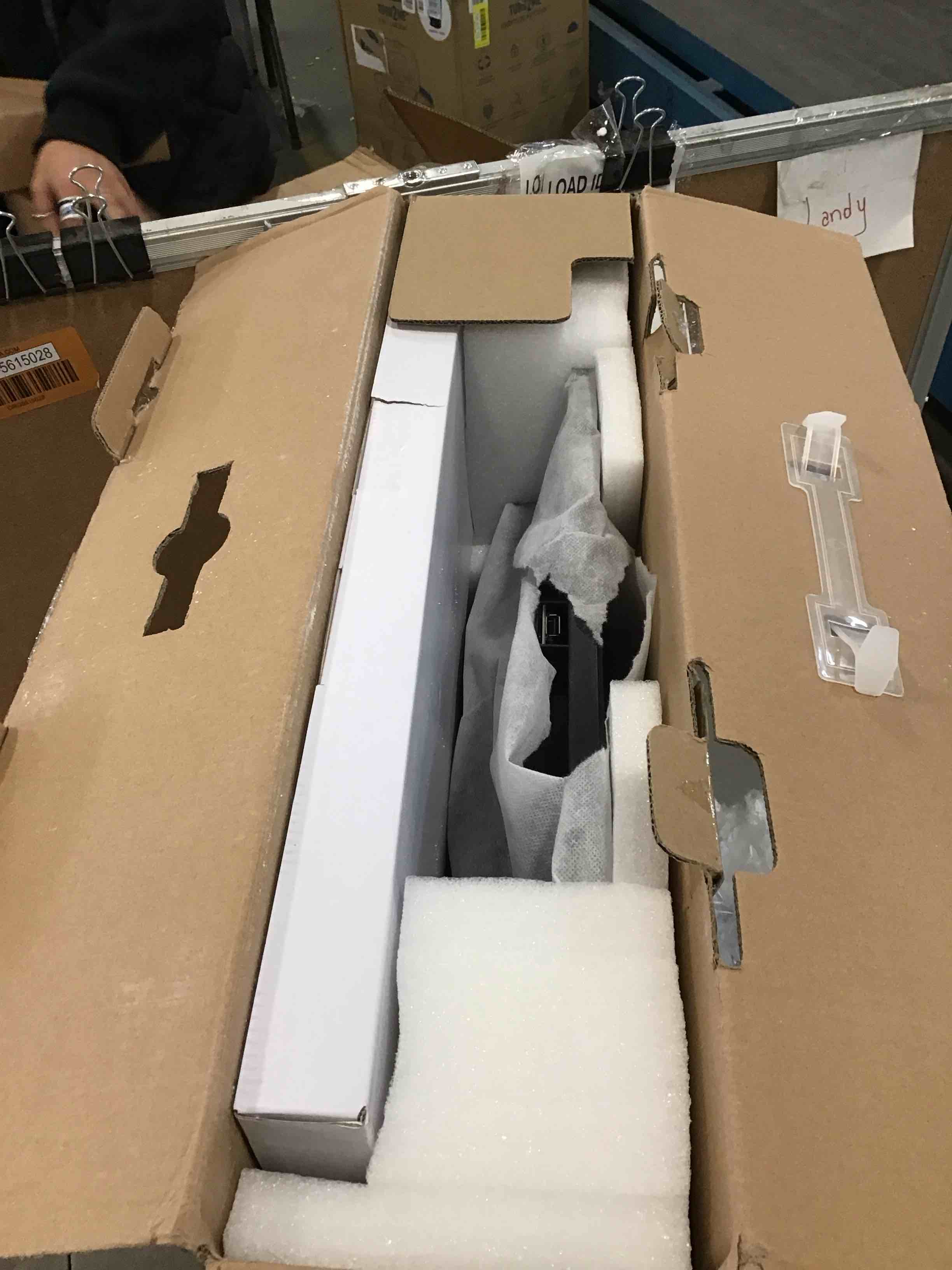 https://s3.amazonaws.com/lotting-images-prod/bidfta/RED5733198_1705430097930.jpeg