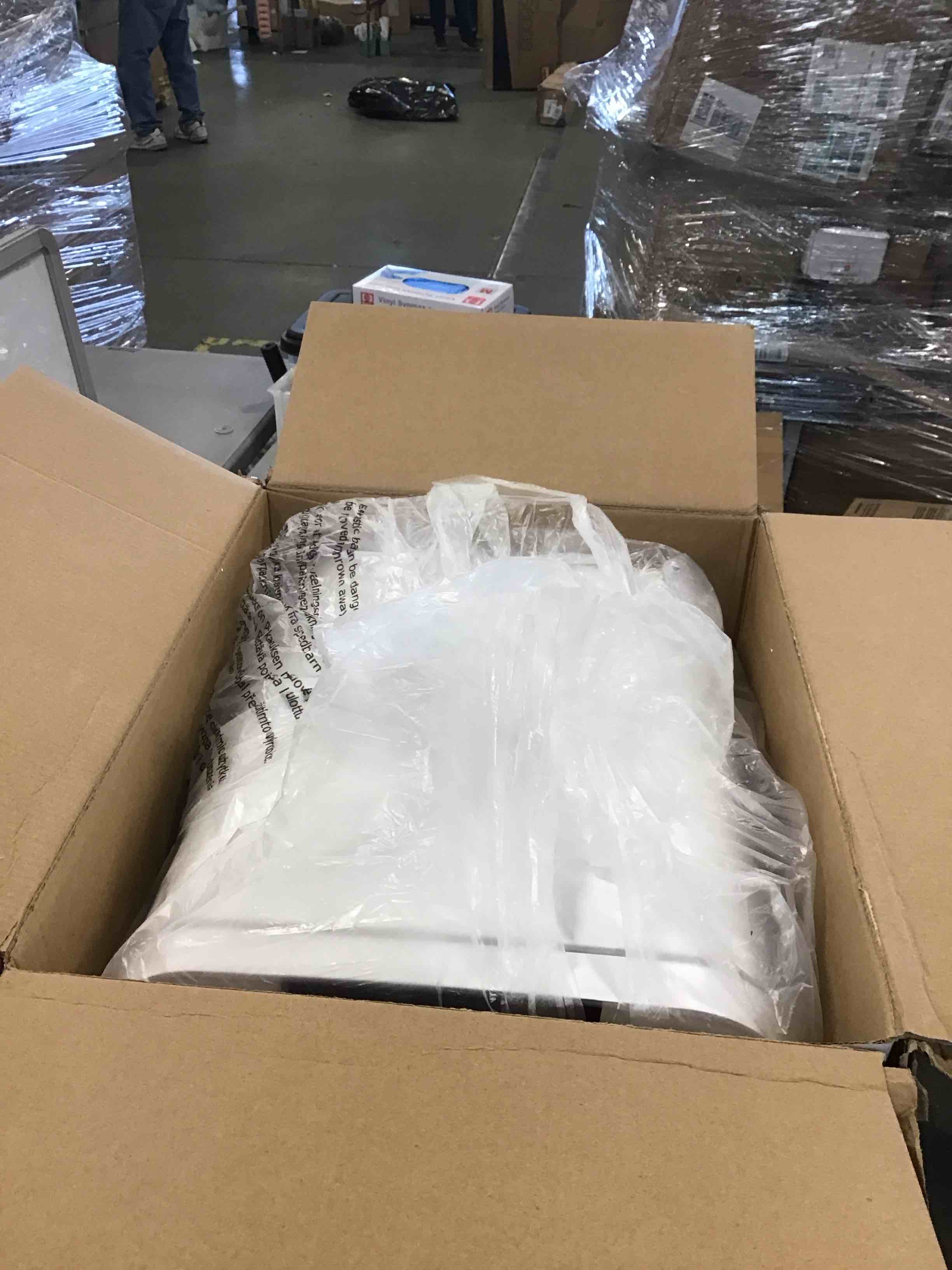 https://s3.amazonaws.com/lotting-images-prod/bidfta/RED5733420_1705505866890.jpeg
