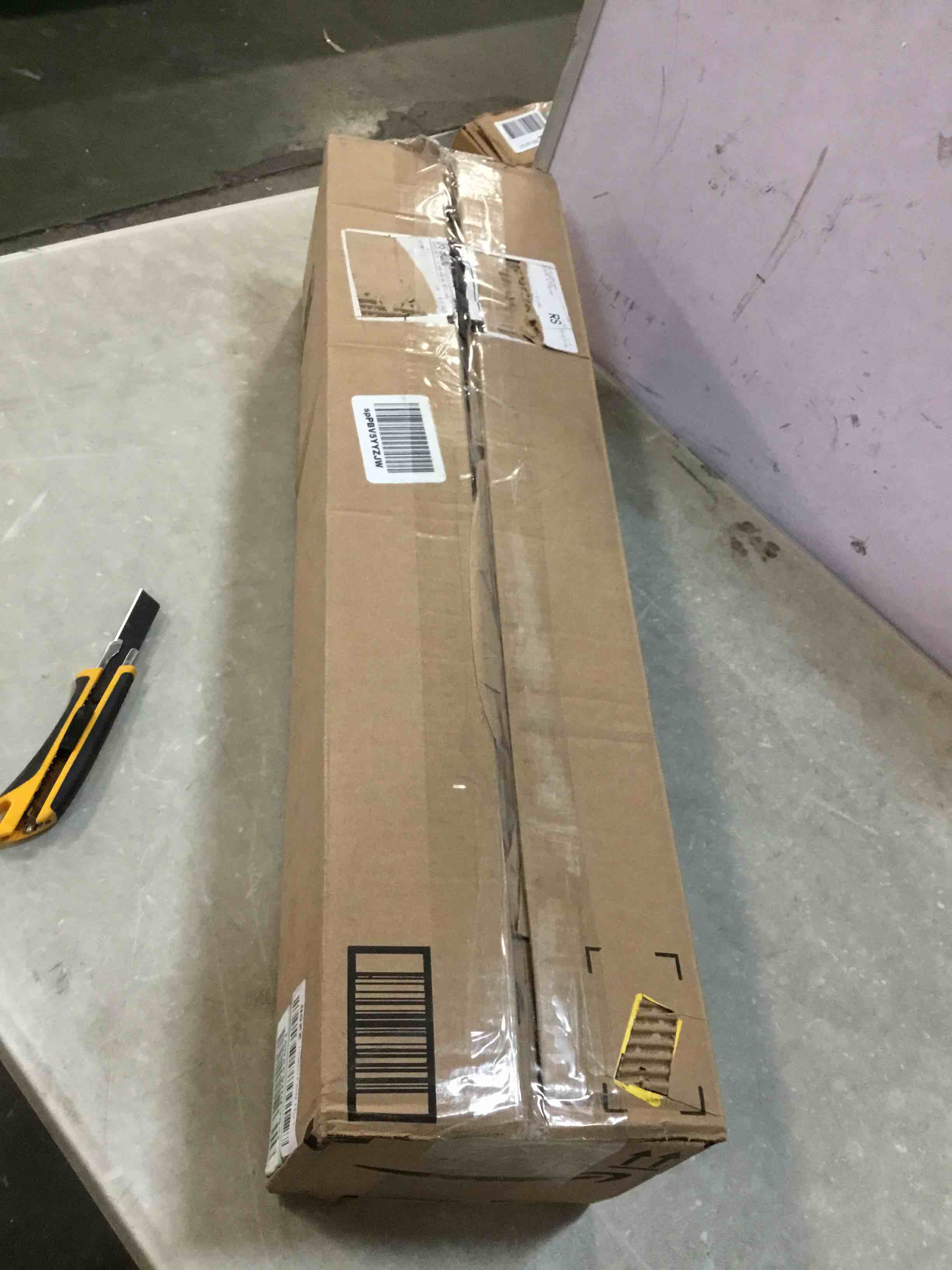 https://s3.amazonaws.com/lotting-images-prod/bidfta/RED5733812_1705765058155.jpeg