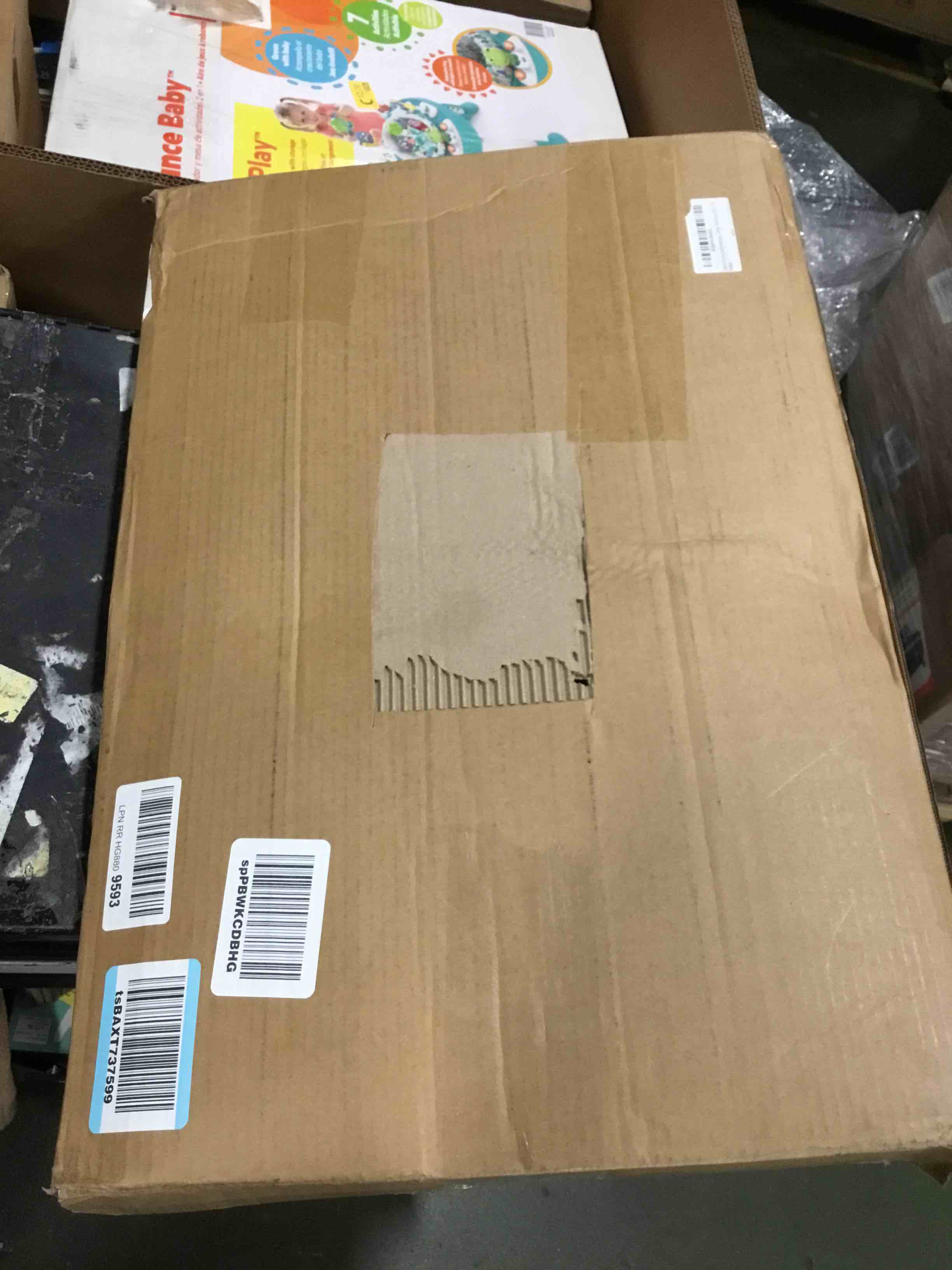 https://s3.amazonaws.com/lotting-images-prod/bidfta/RED5734596_1706279589364.jpeg