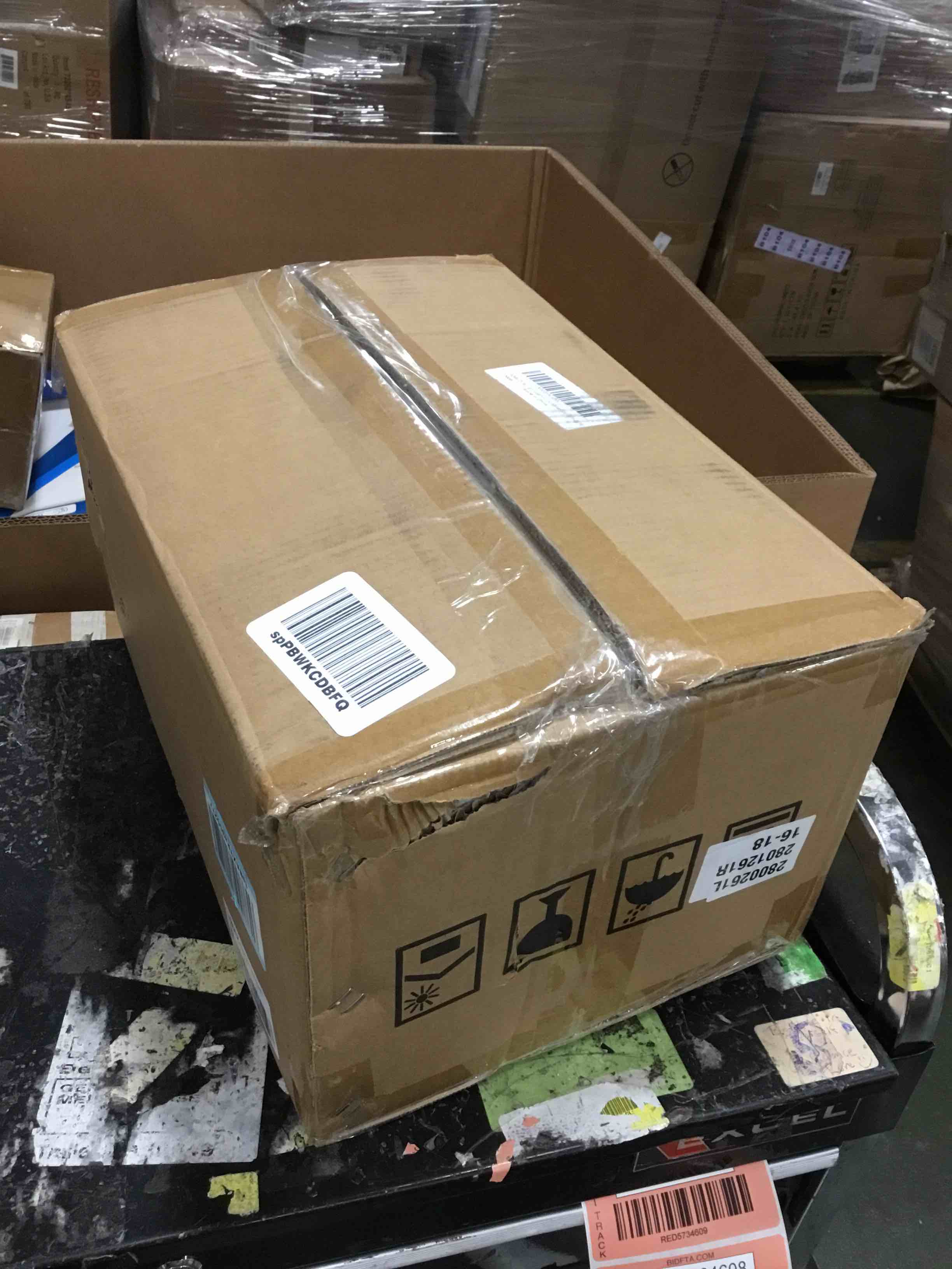 https://s3.amazonaws.com/lotting-images-prod/bidfta/RED5734607_1706280908107.jpeg