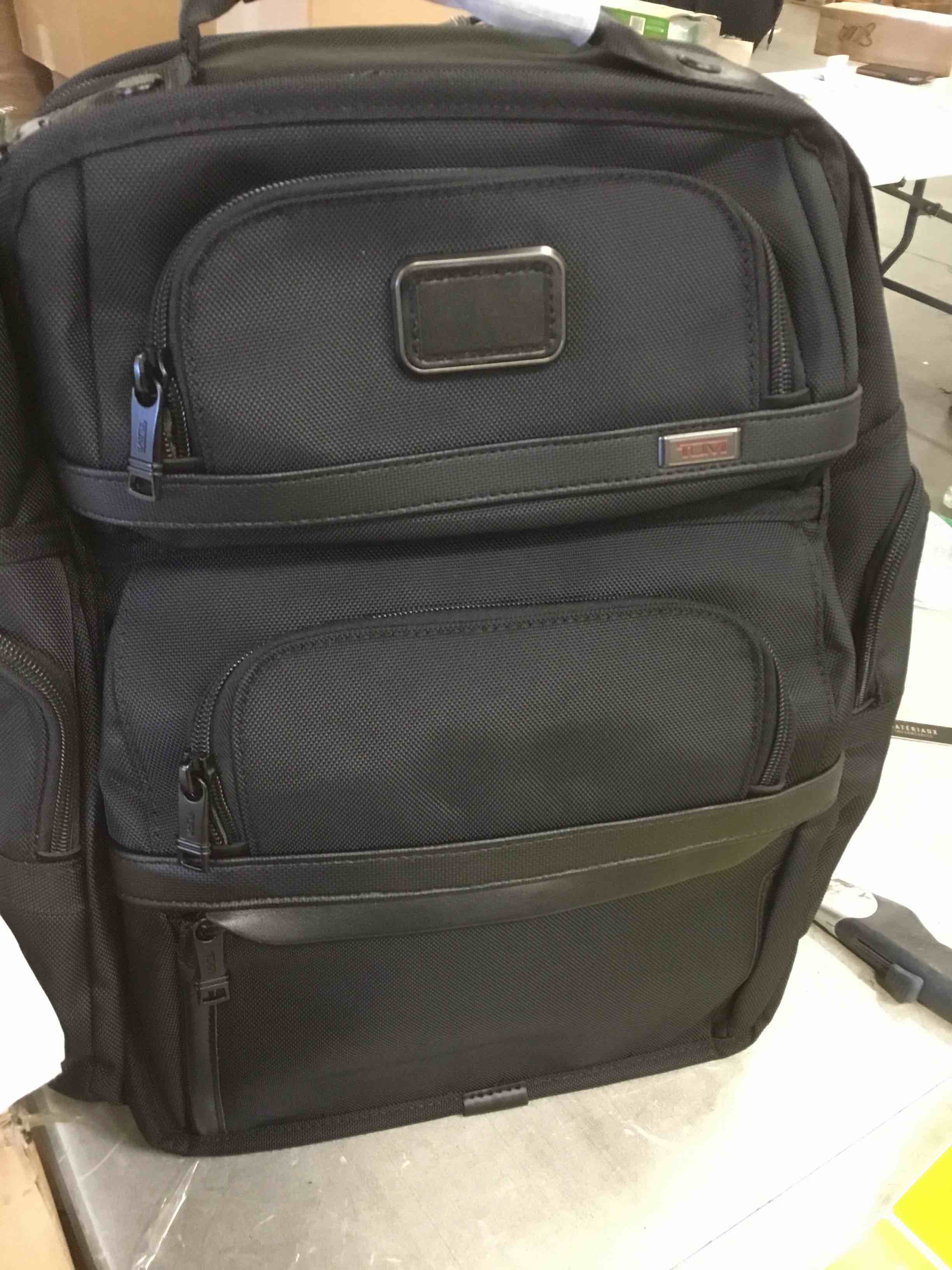 https://s3.amazonaws.com/lotting-images-prod/bidfta/RED5736005_1705512962772.jpeg
