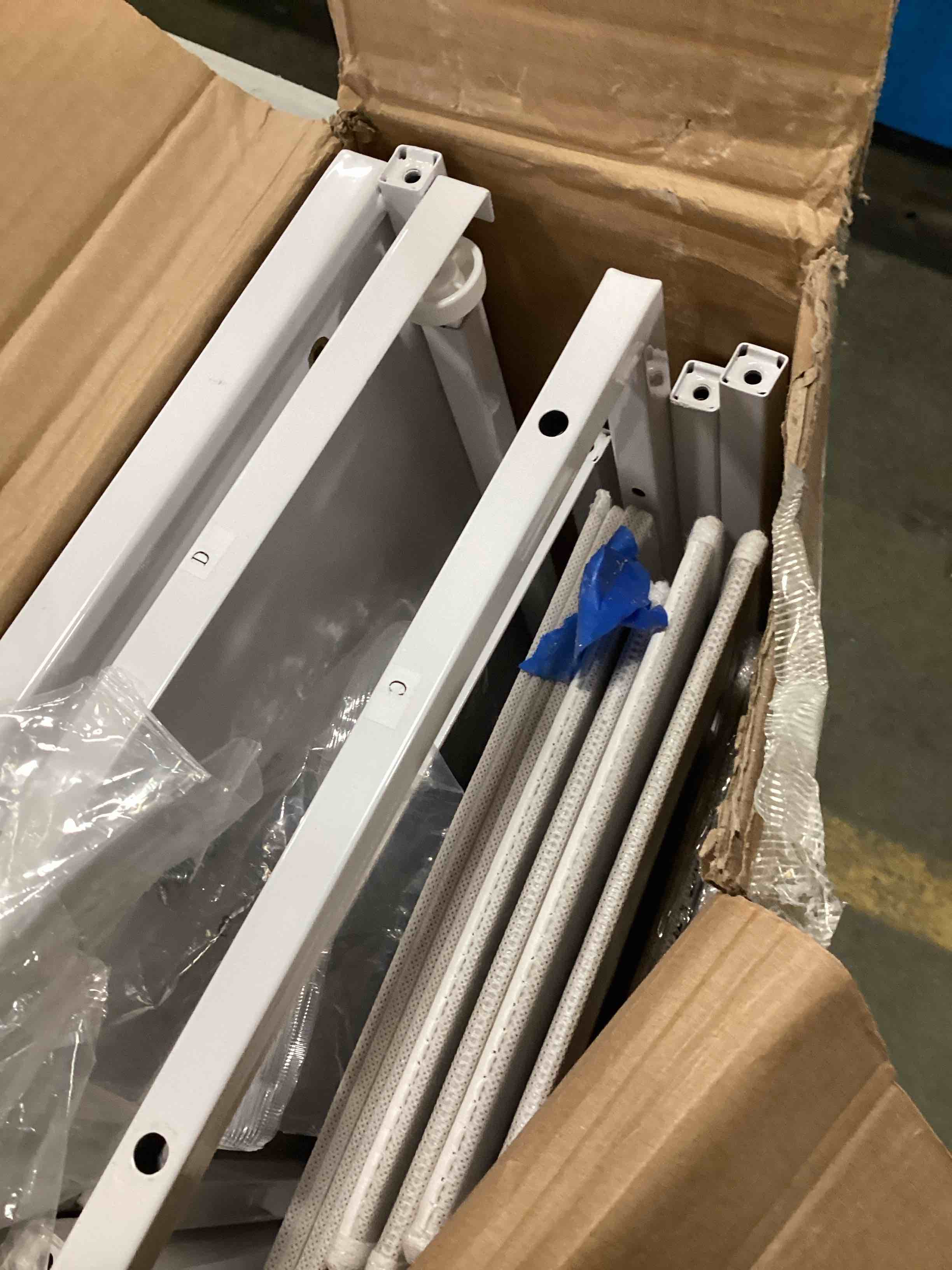 https://s3.amazonaws.com/lotting-images-prod/bidfta/RED5737824_1705779760624.jpeg