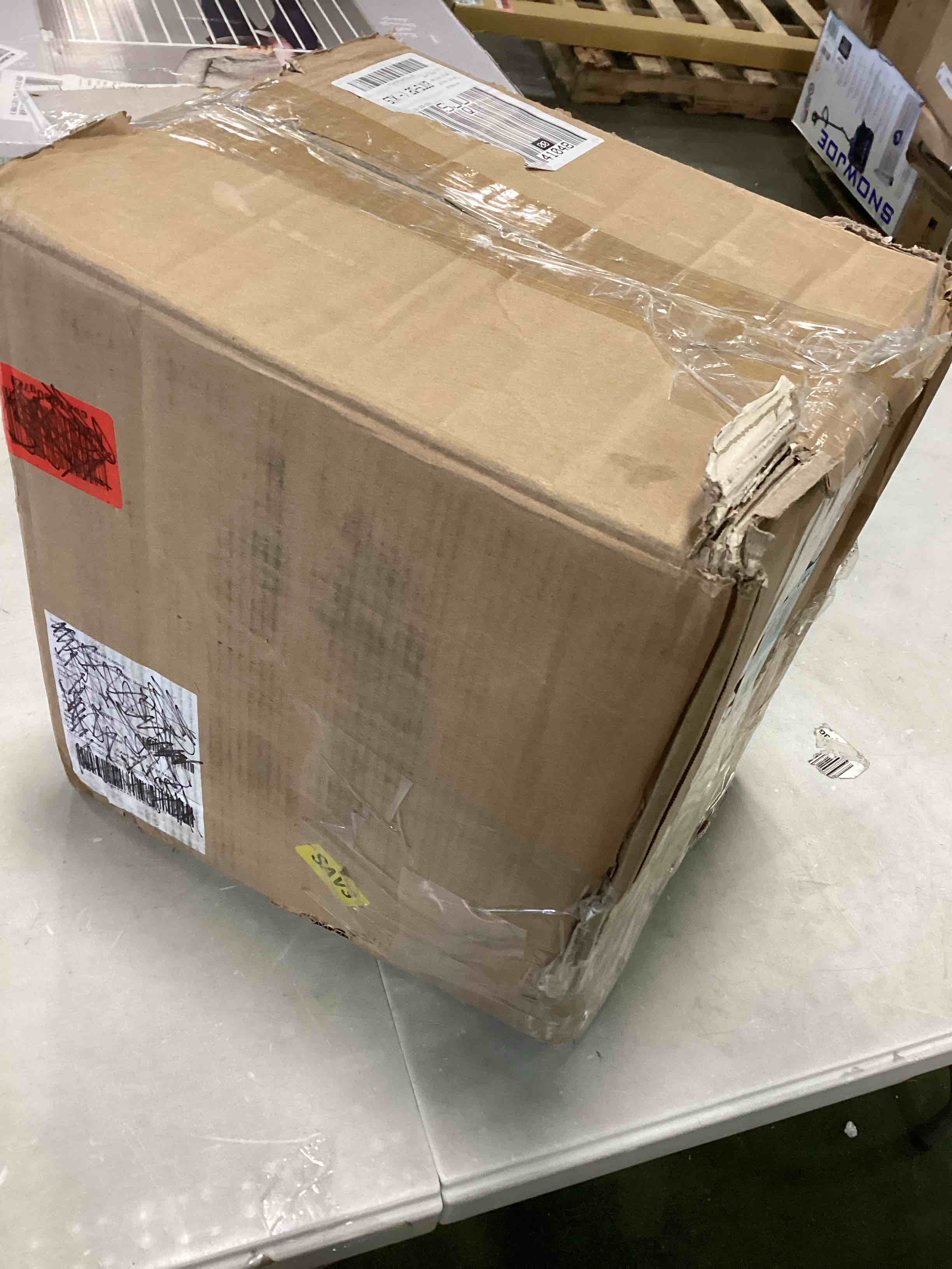 https://s3.amazonaws.com/lotting-images-prod/bidfta/RED5738525_1706204854754.jpeg