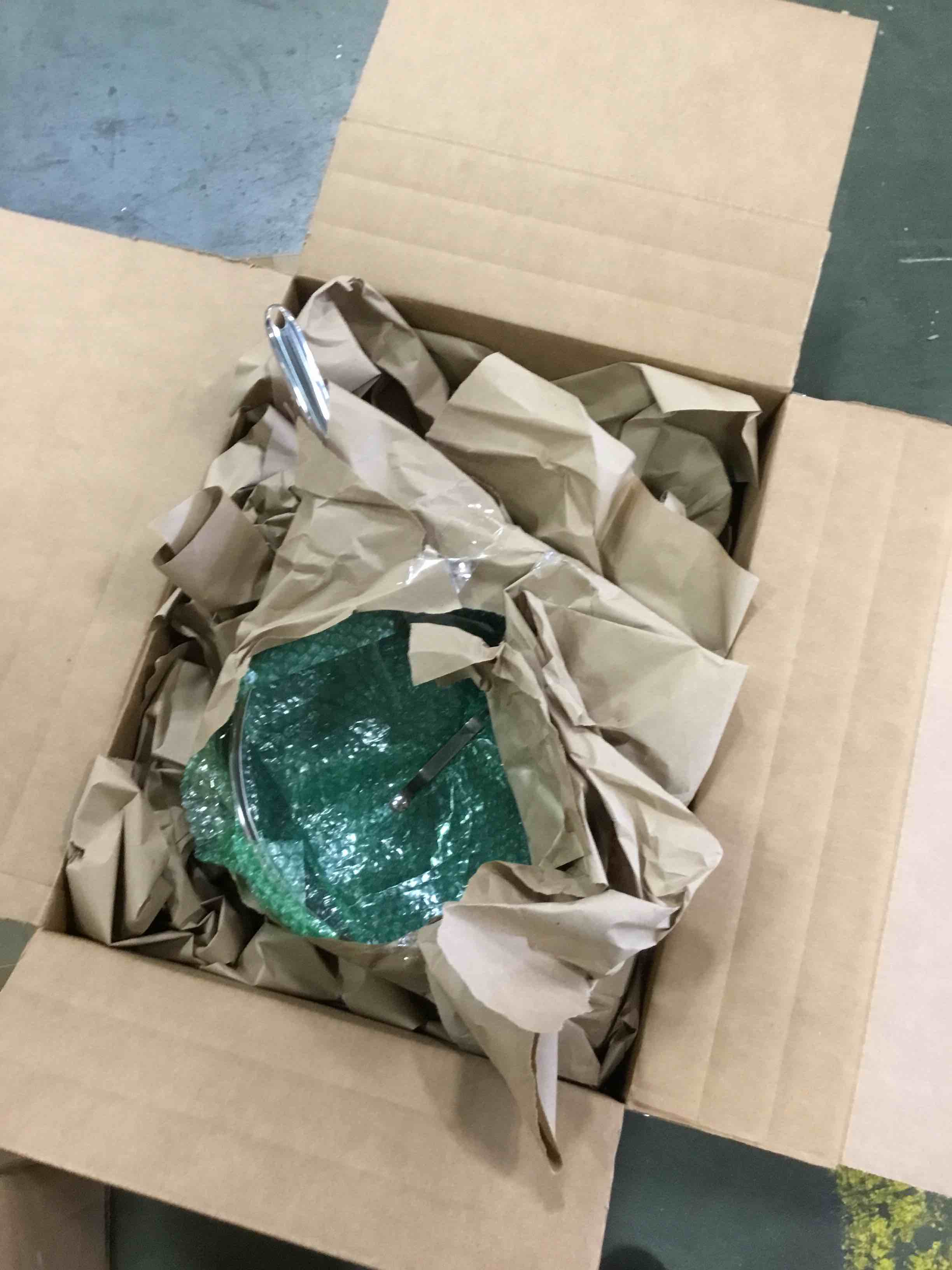 https://s3.amazonaws.com/lotting-images-prod/bidfta/RED5739159_1706630064308.jpeg