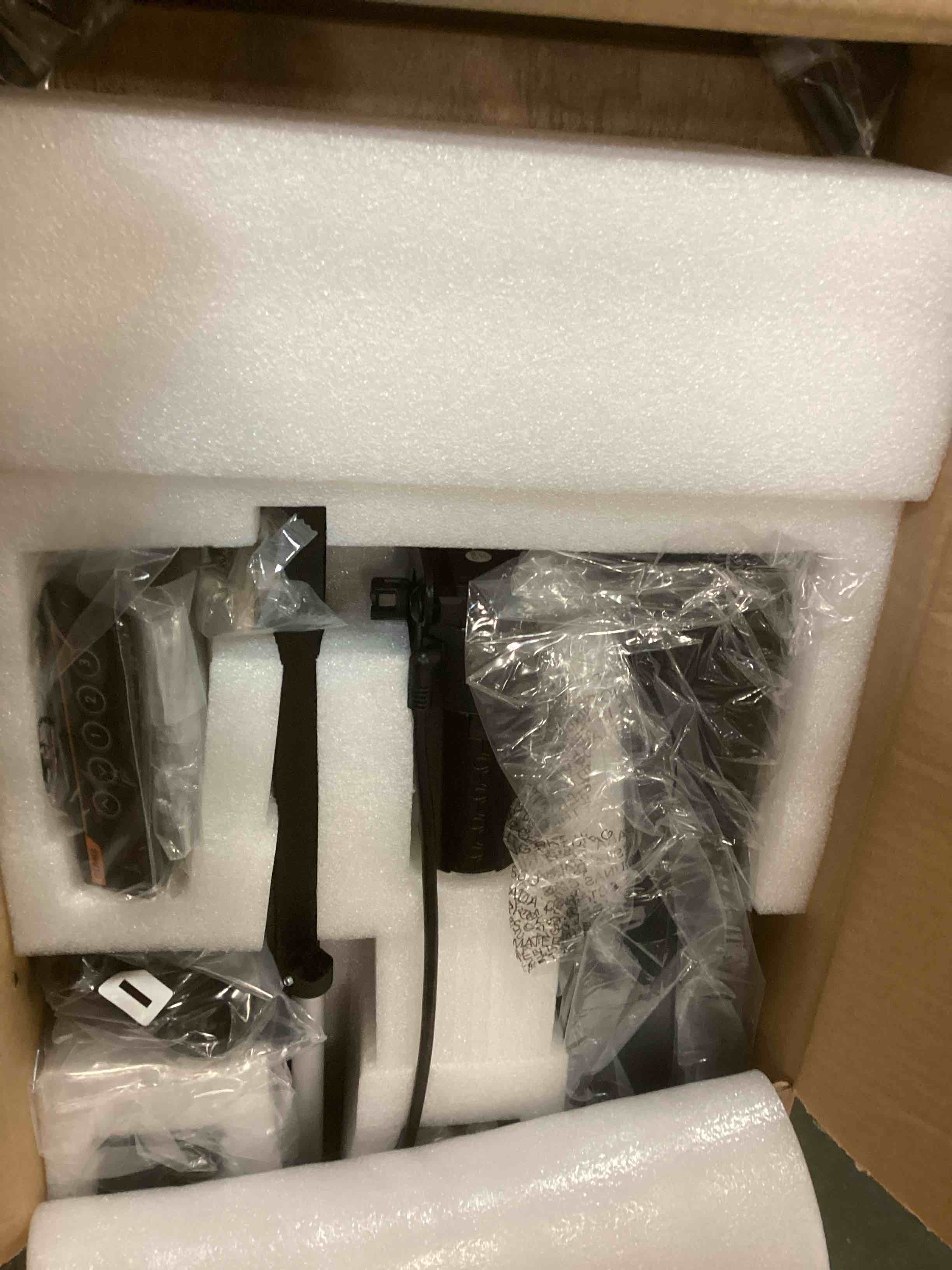https://s3.amazonaws.com/lotting-images-prod/bidfta/RED5739796_1705166606534.jpeg