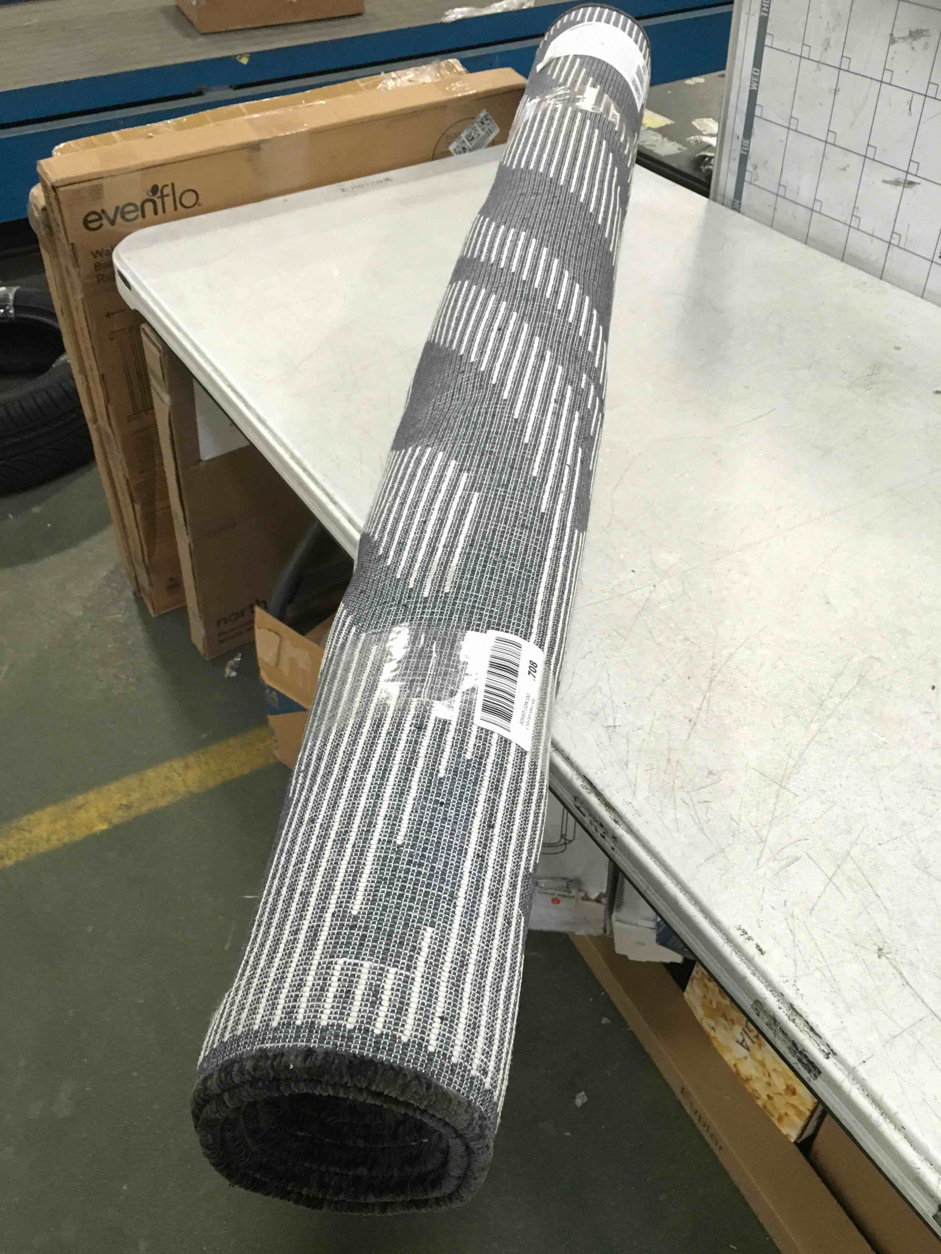 https://s3.amazonaws.com/lotting-images-prod/bidfta/RED5740003_1705348090988.jpeg