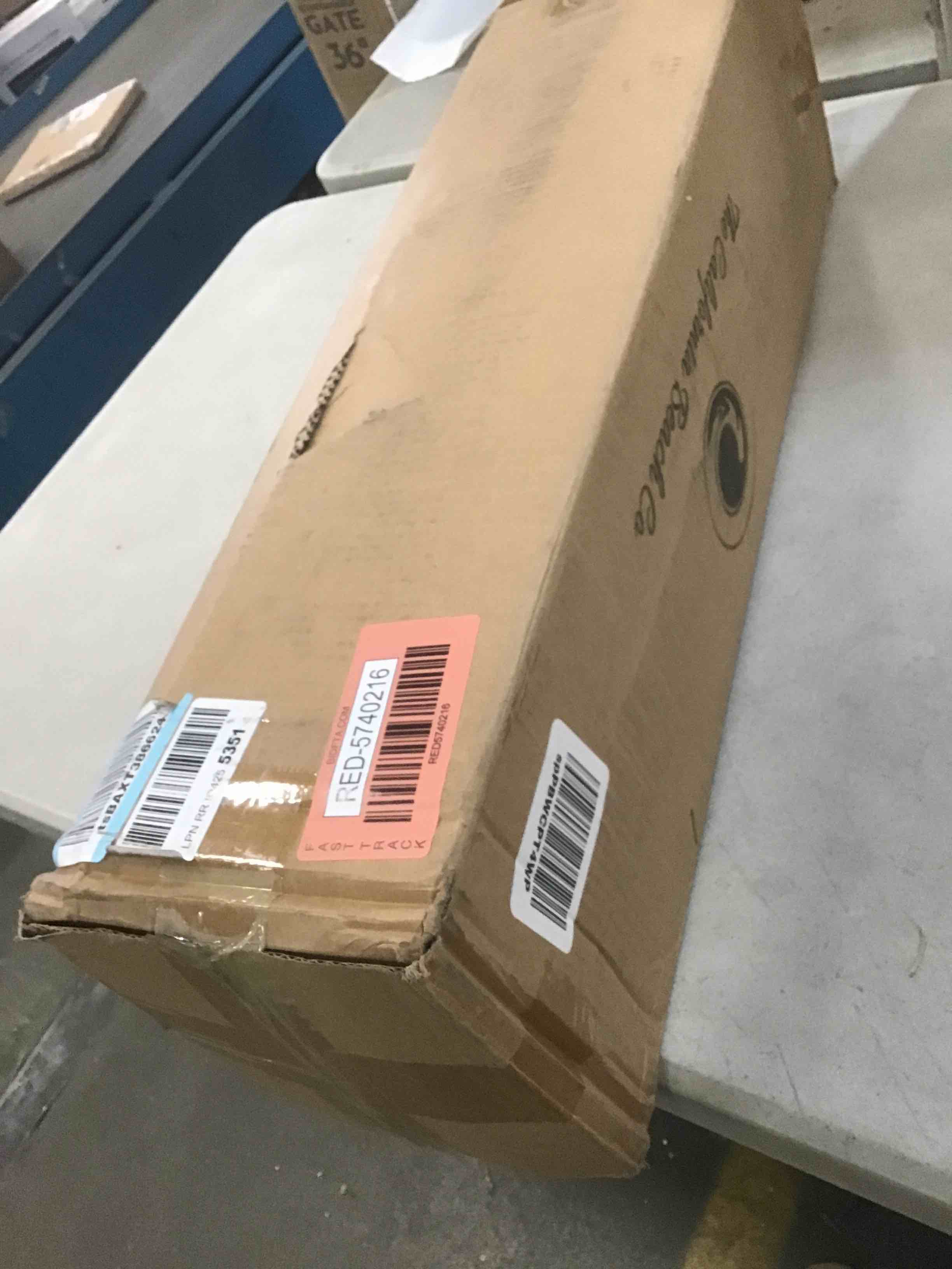 https://s3.amazonaws.com/lotting-images-prod/bidfta/RED5740216_1705426665167.jpeg