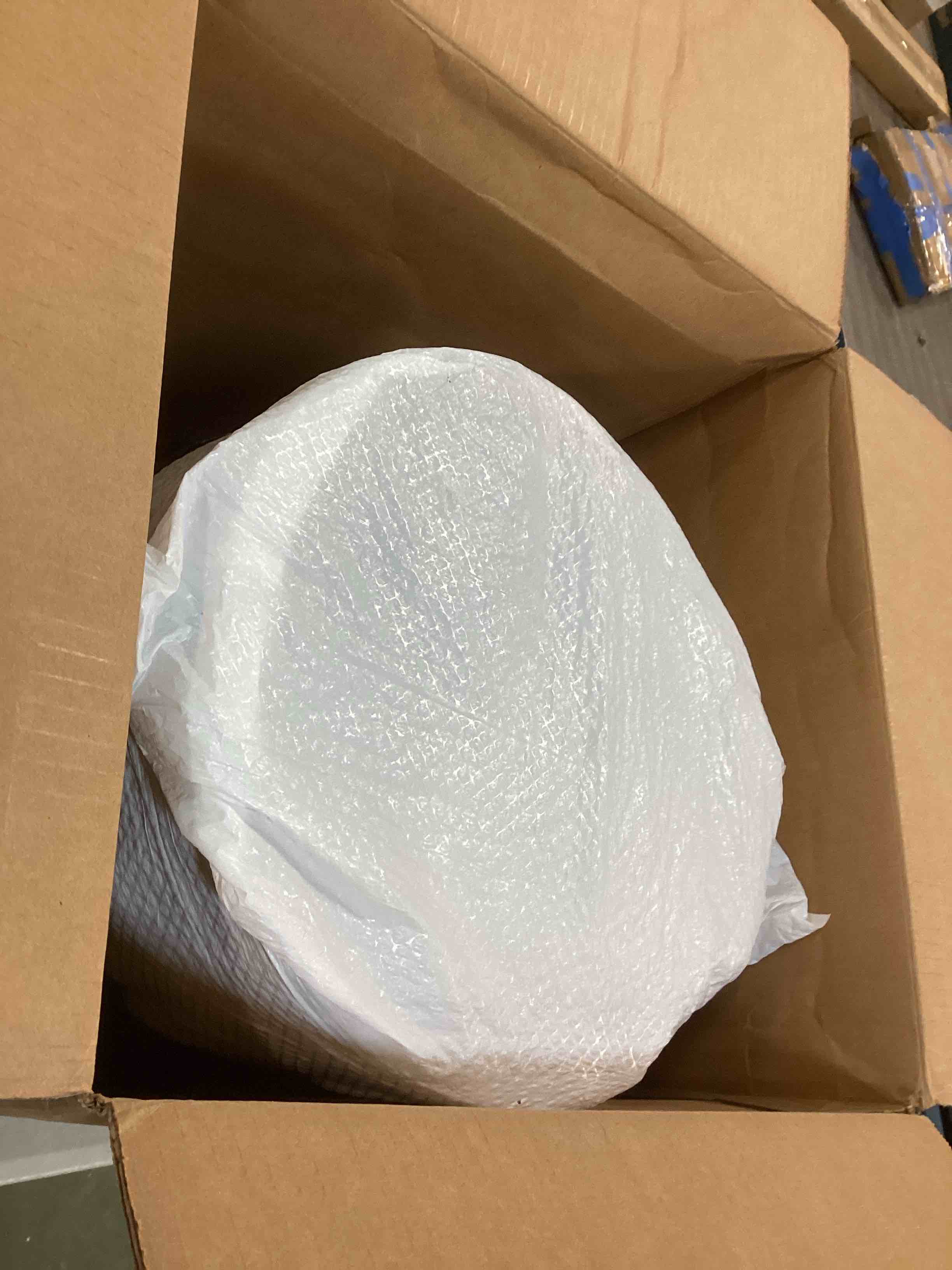 https://s3.amazonaws.com/lotting-images-prod/bidfta/RED5740326_1705494467560.jpeg