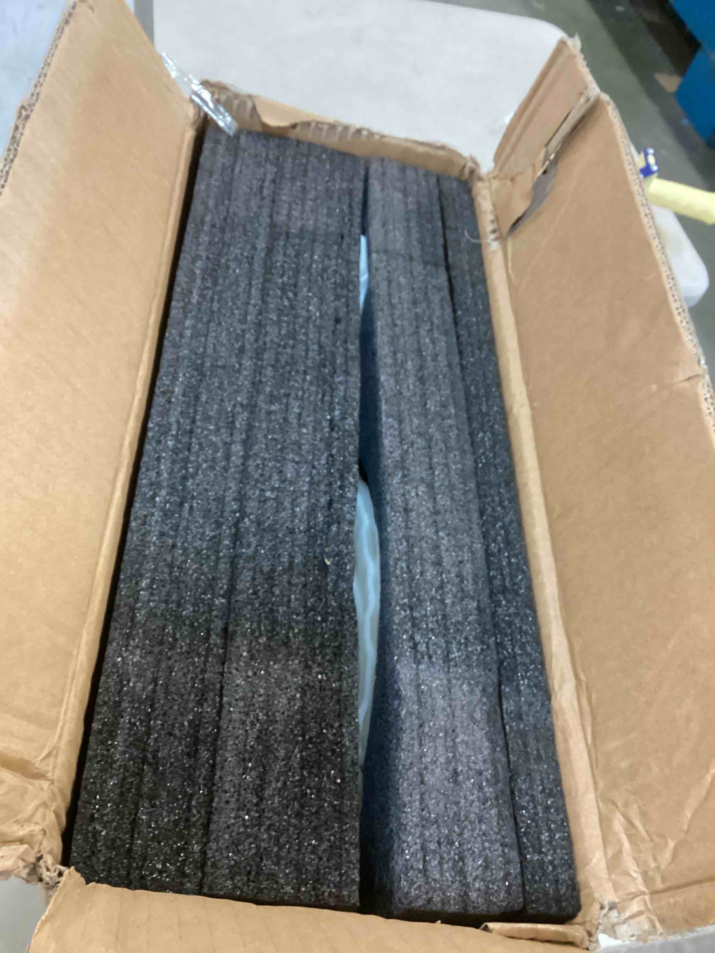 https://s3.amazonaws.com/lotting-images-prod/bidfta/RED5740403_1705501985915.jpeg