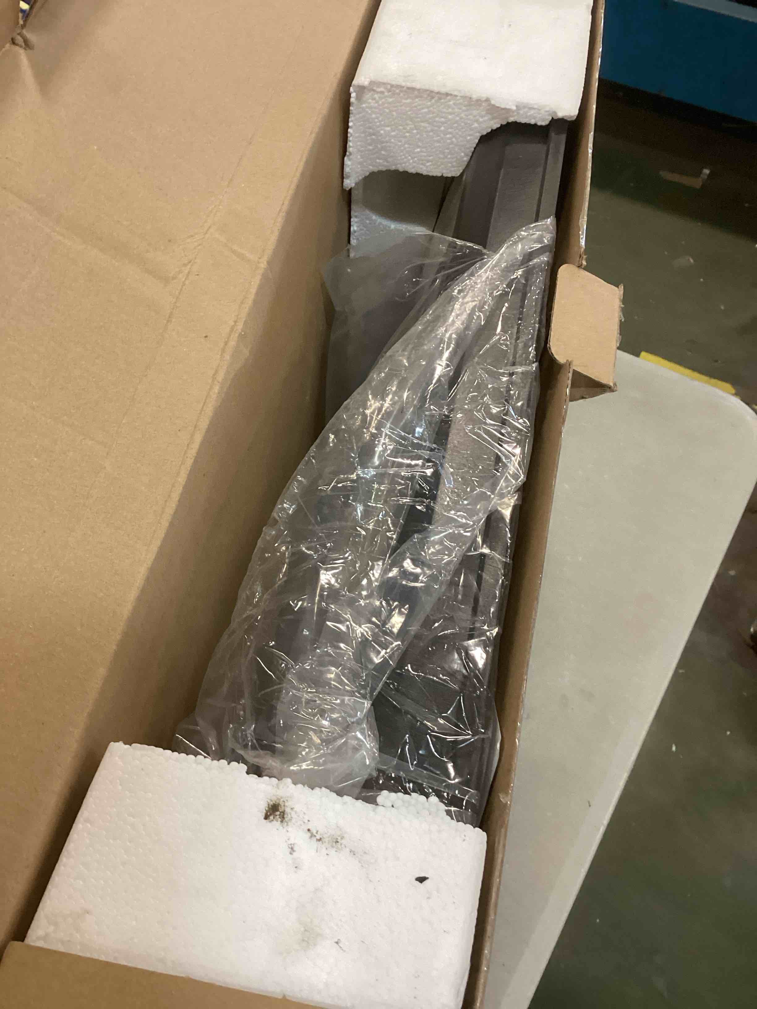 https://s3.amazonaws.com/lotting-images-prod/bidfta/RED5740427_1705505841254.jpeg