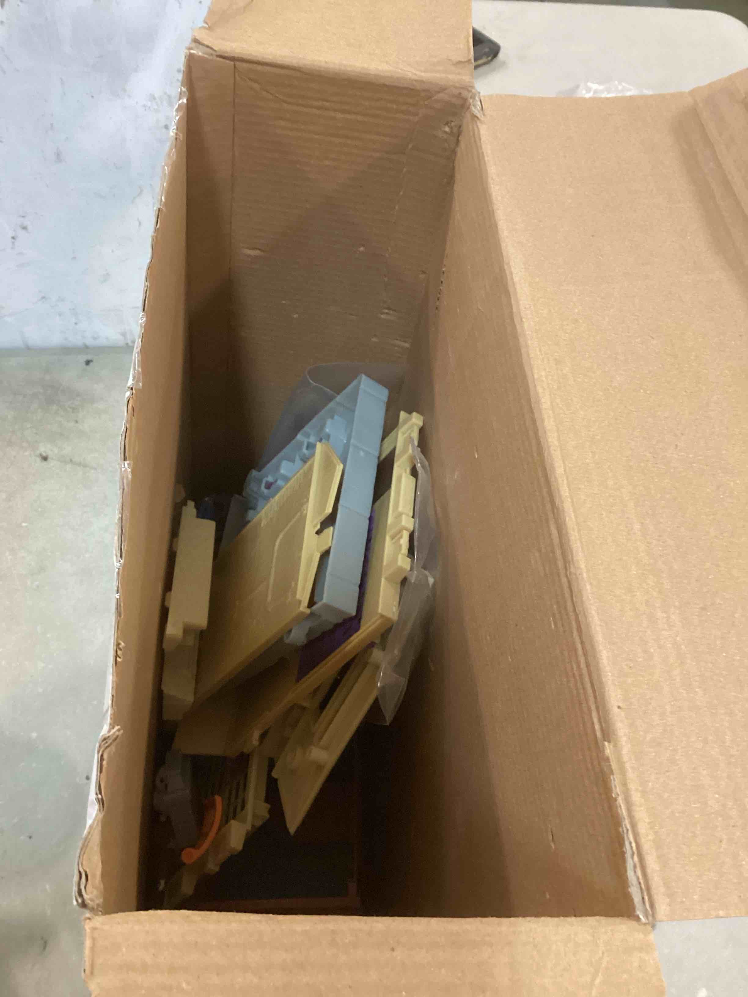 https://s3.amazonaws.com/lotting-images-prod/bidfta/RED5740466_1705510569222.jpeg