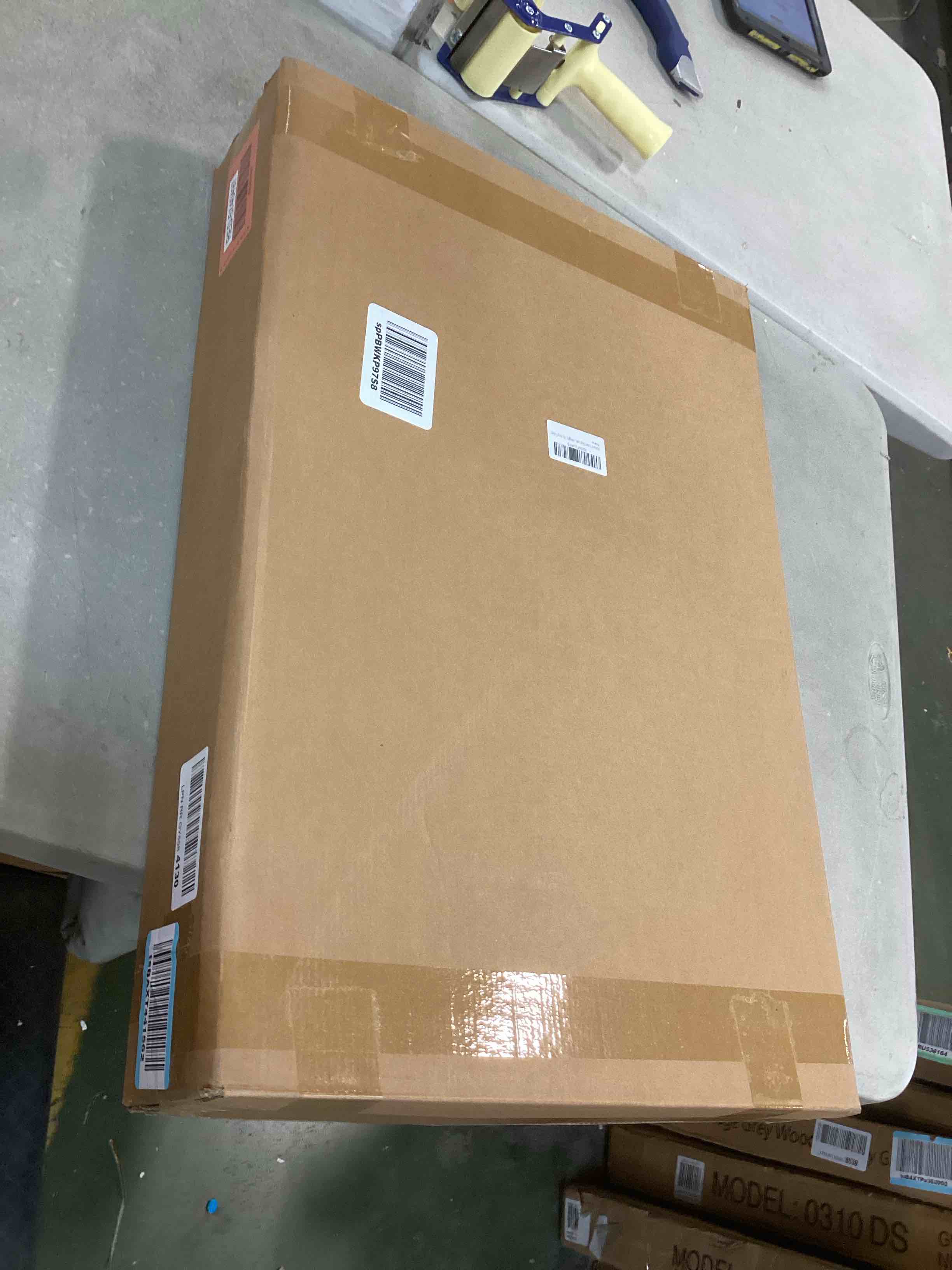 https://s3.amazonaws.com/lotting-images-prod/bidfta/RED5740497_1705517478102.jpeg