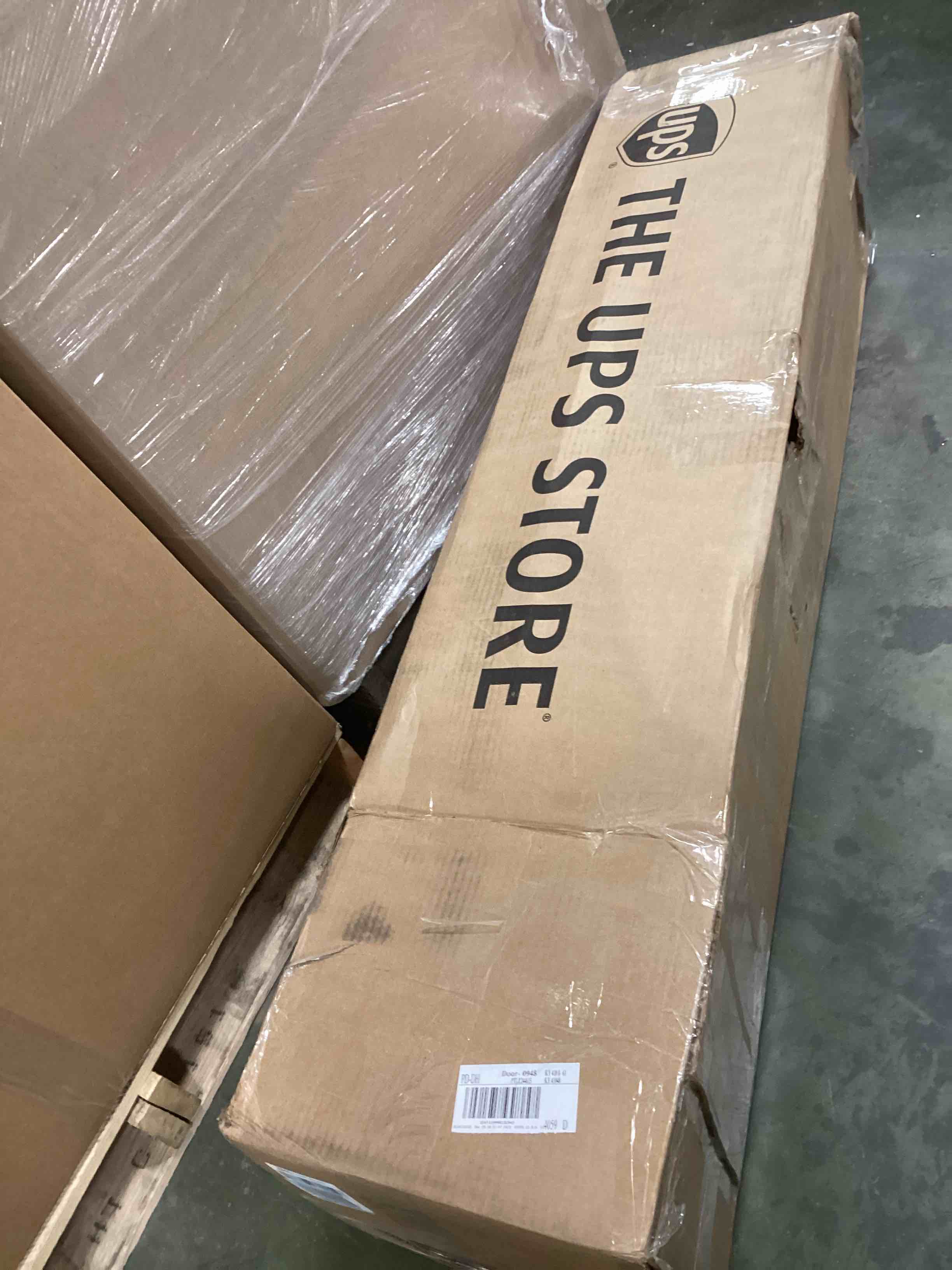 https://s3.amazonaws.com/lotting-images-prod/bidfta/RED5741112_1704802318453.jpeg
