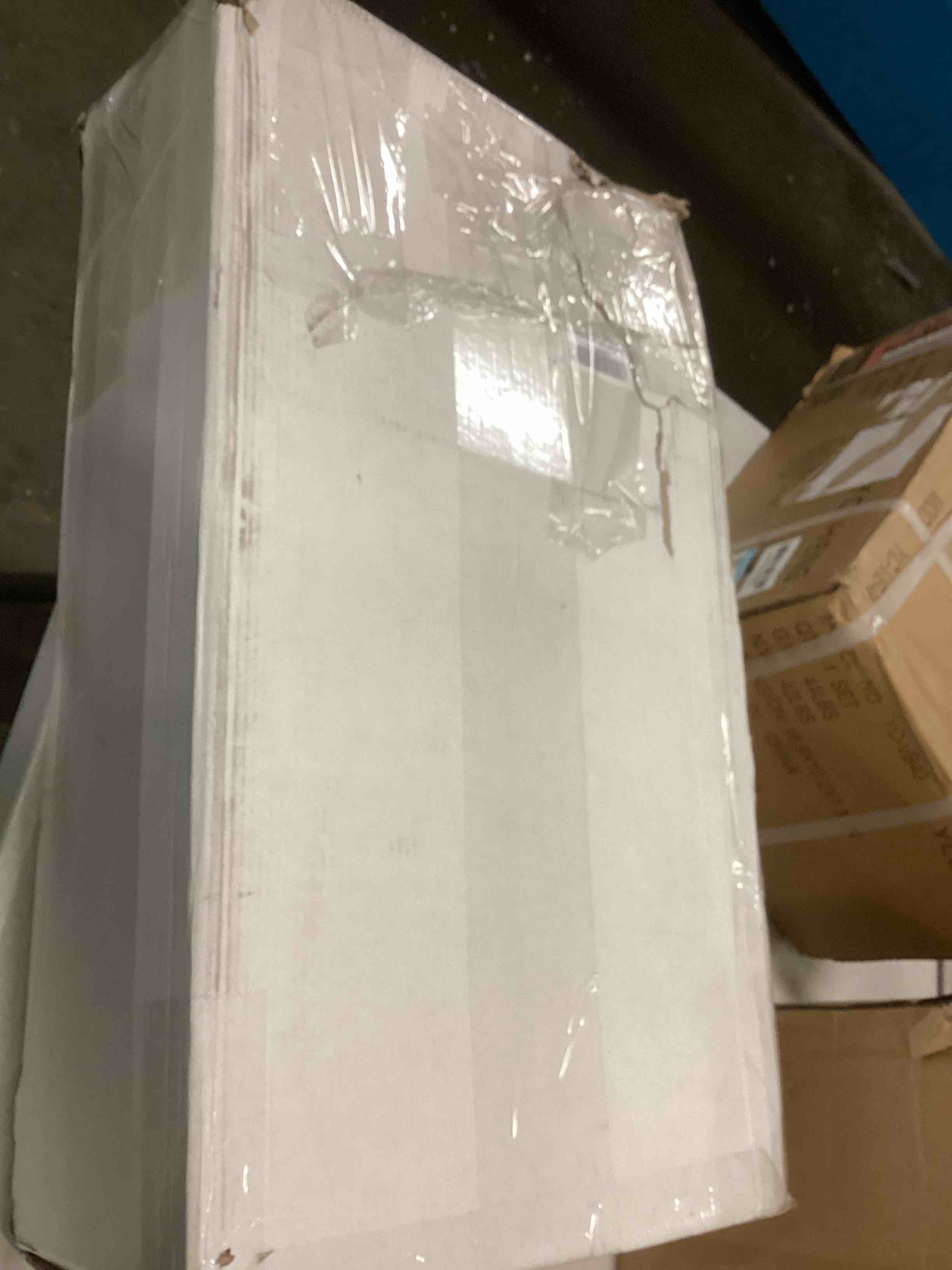 https://s3.amazonaws.com/lotting-images-prod/bidfta/RED5741244_1704821968366.jpeg