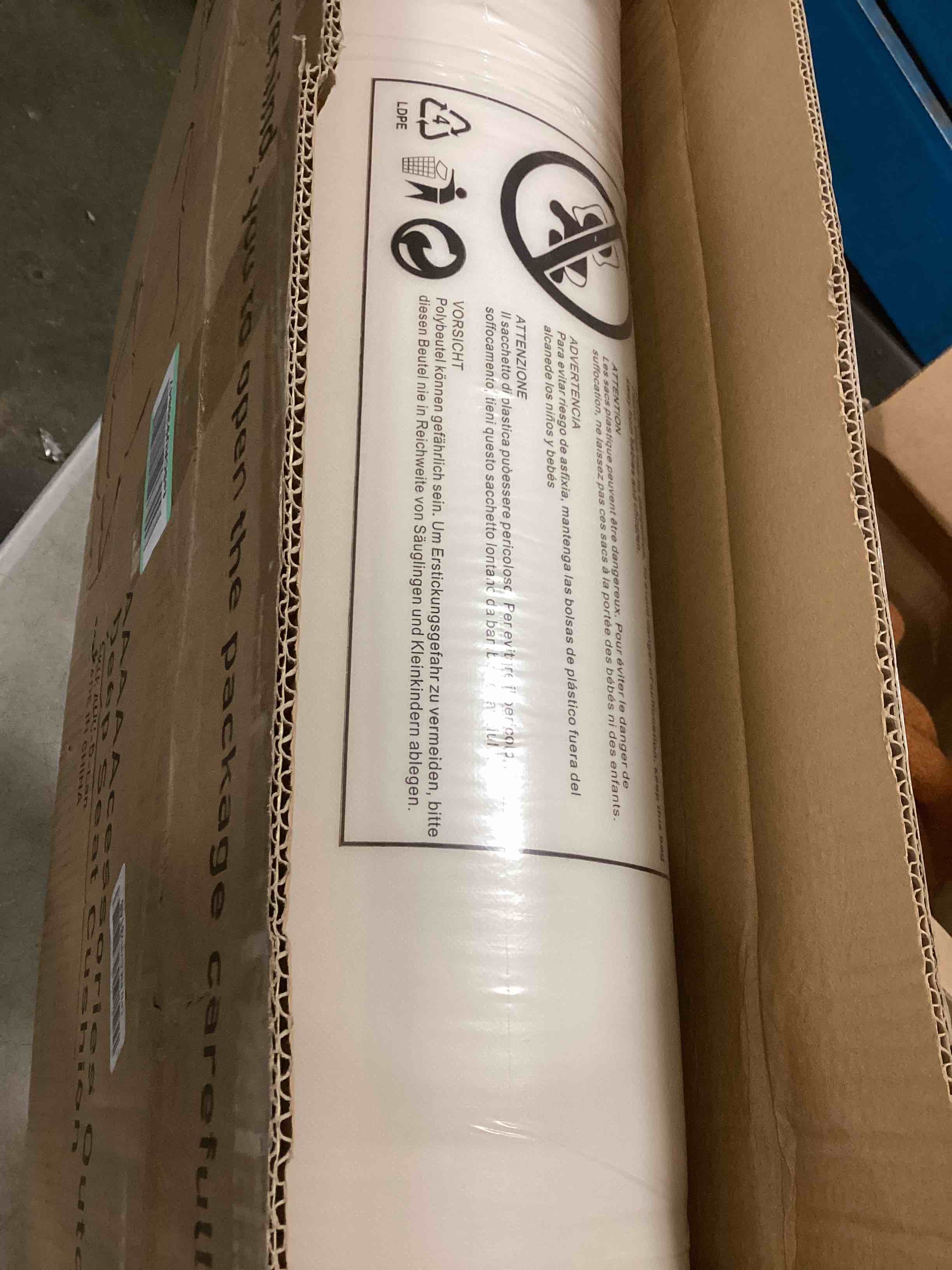 https://s3.amazonaws.com/lotting-images-prod/bidfta/RED5741268_1704826274544.jpeg