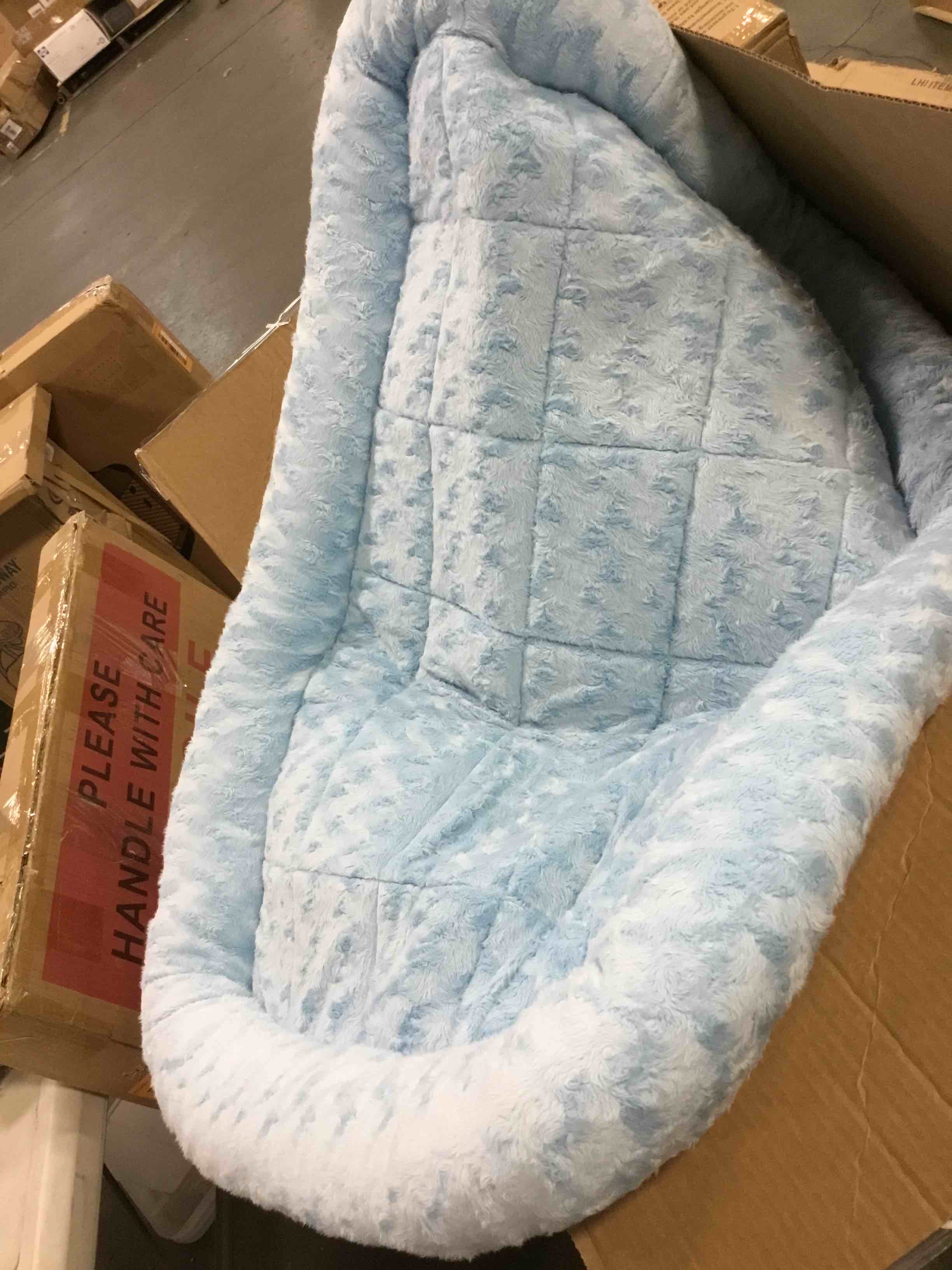 https://s3.amazonaws.com/lotting-images-prod/bidfta/RED5741794_1705077086768.jpeg