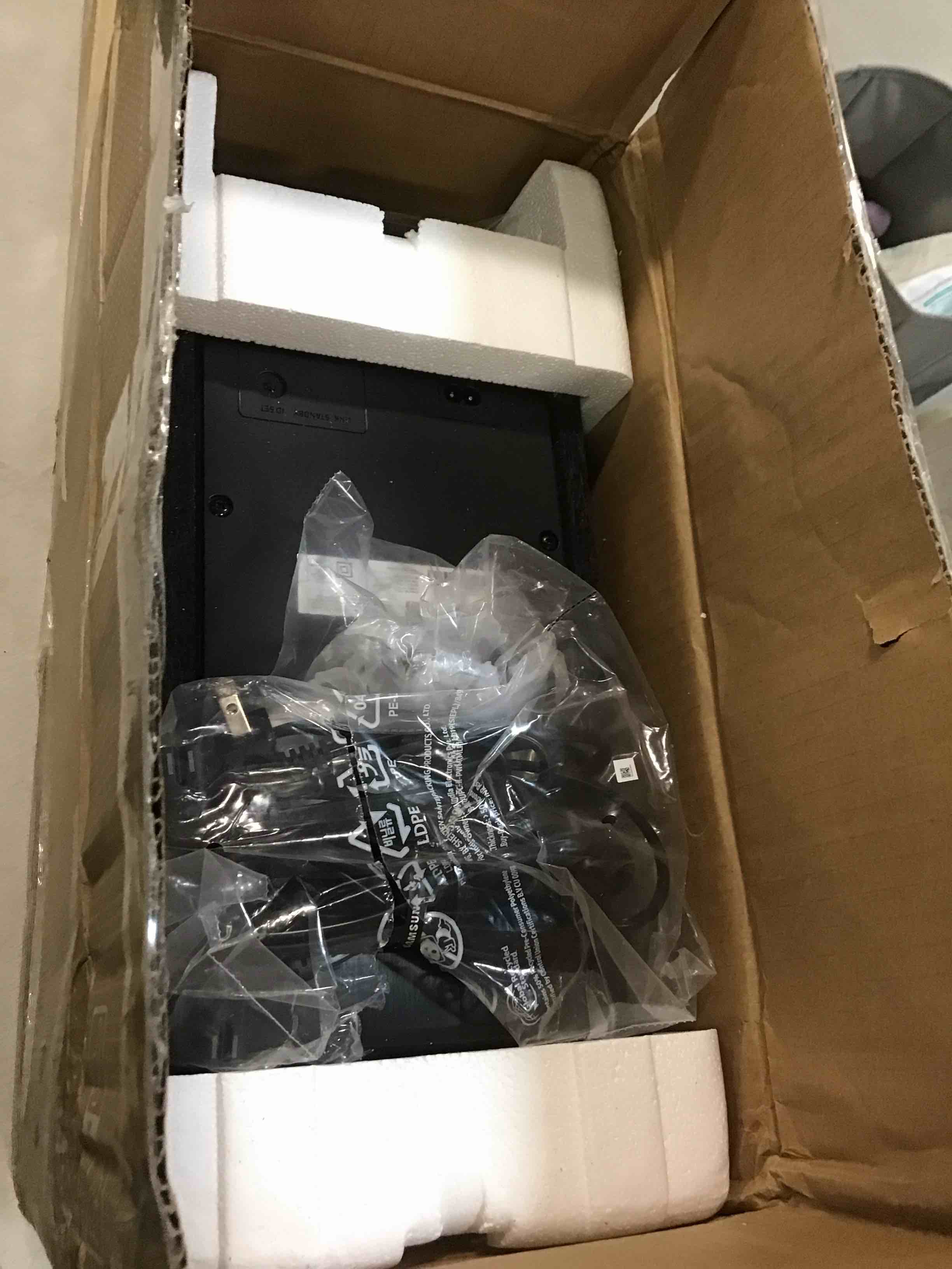 https://s3.amazonaws.com/lotting-images-prod/bidfta/RED5742492_1704975838966.jpeg
