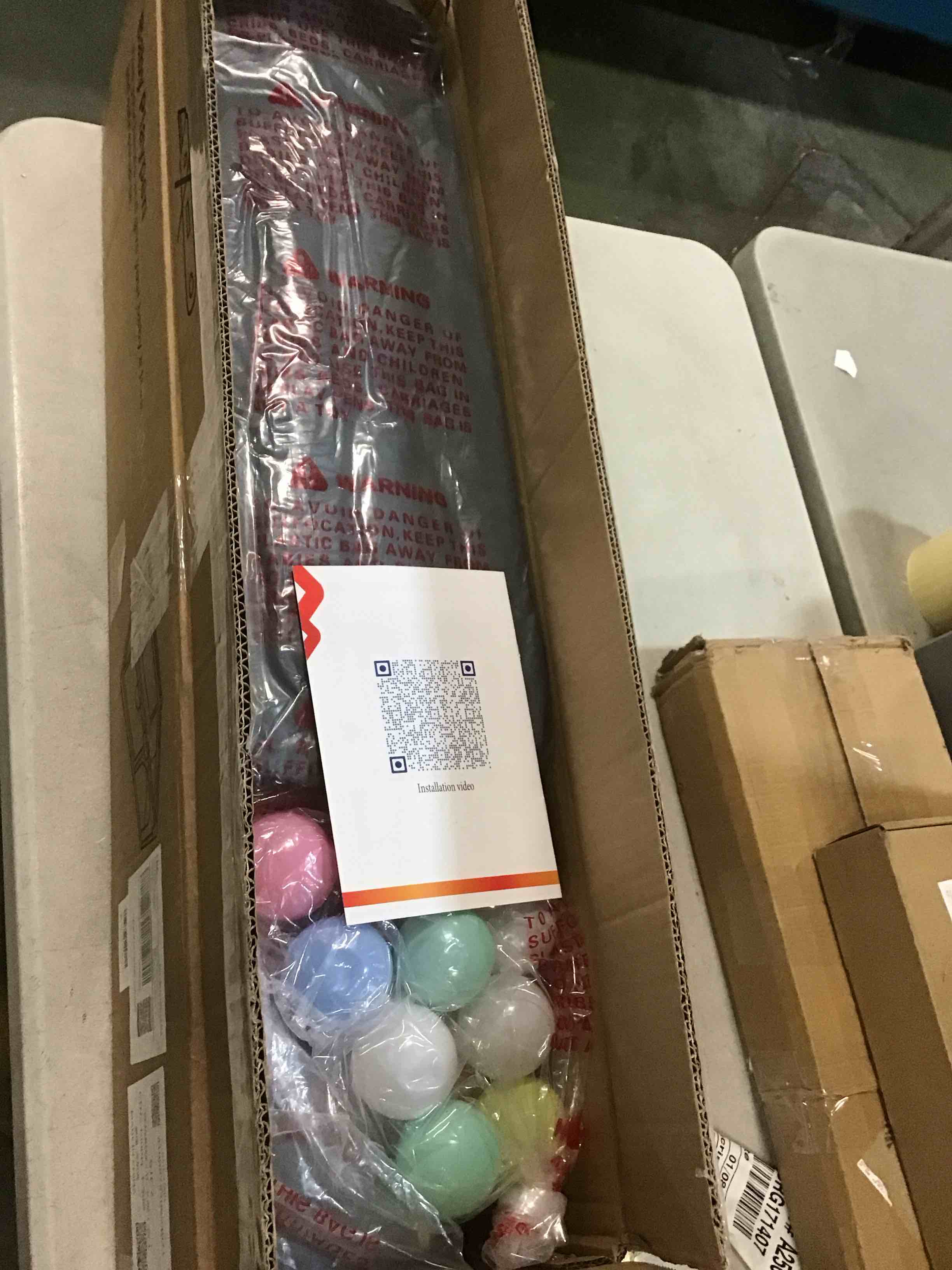 https://s3.amazonaws.com/lotting-images-prod/bidfta/RED5742557_1704983601490.jpeg