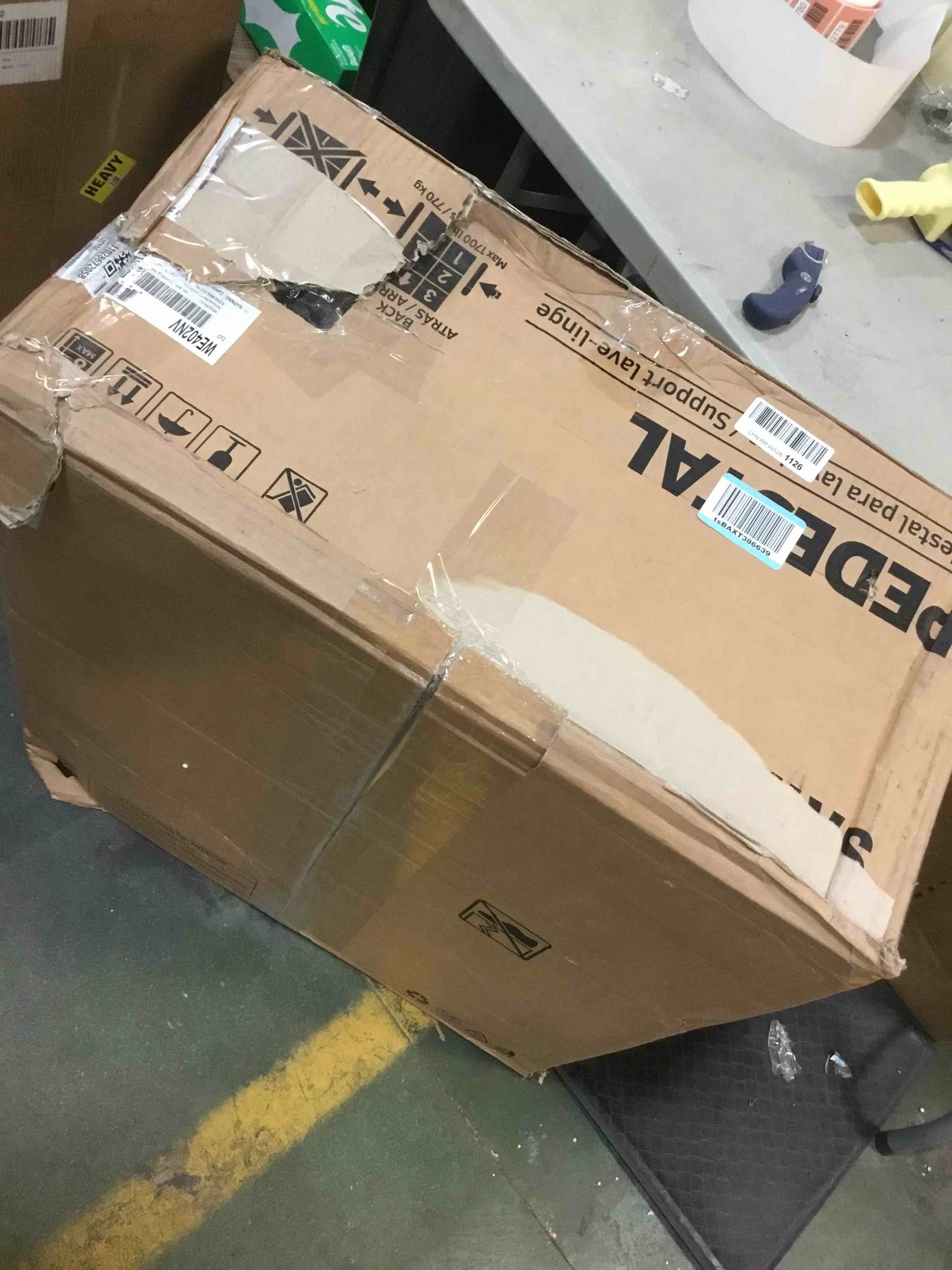 https://s3.amazonaws.com/lotting-images-prod/bidfta/RED5742775_1705062682284.jpeg