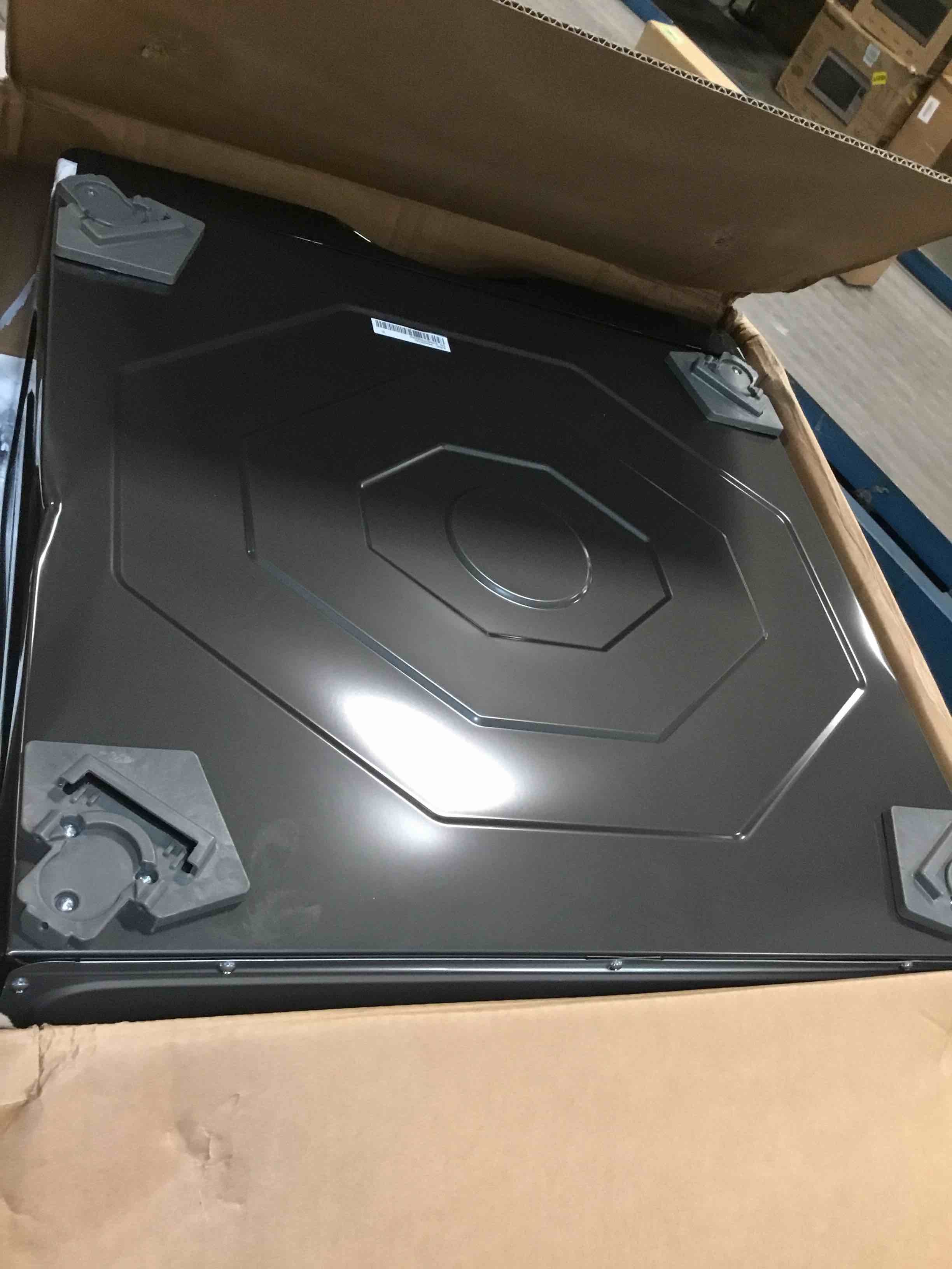 https://s3.amazonaws.com/lotting-images-prod/bidfta/RED5742775_1705062726986.jpeg