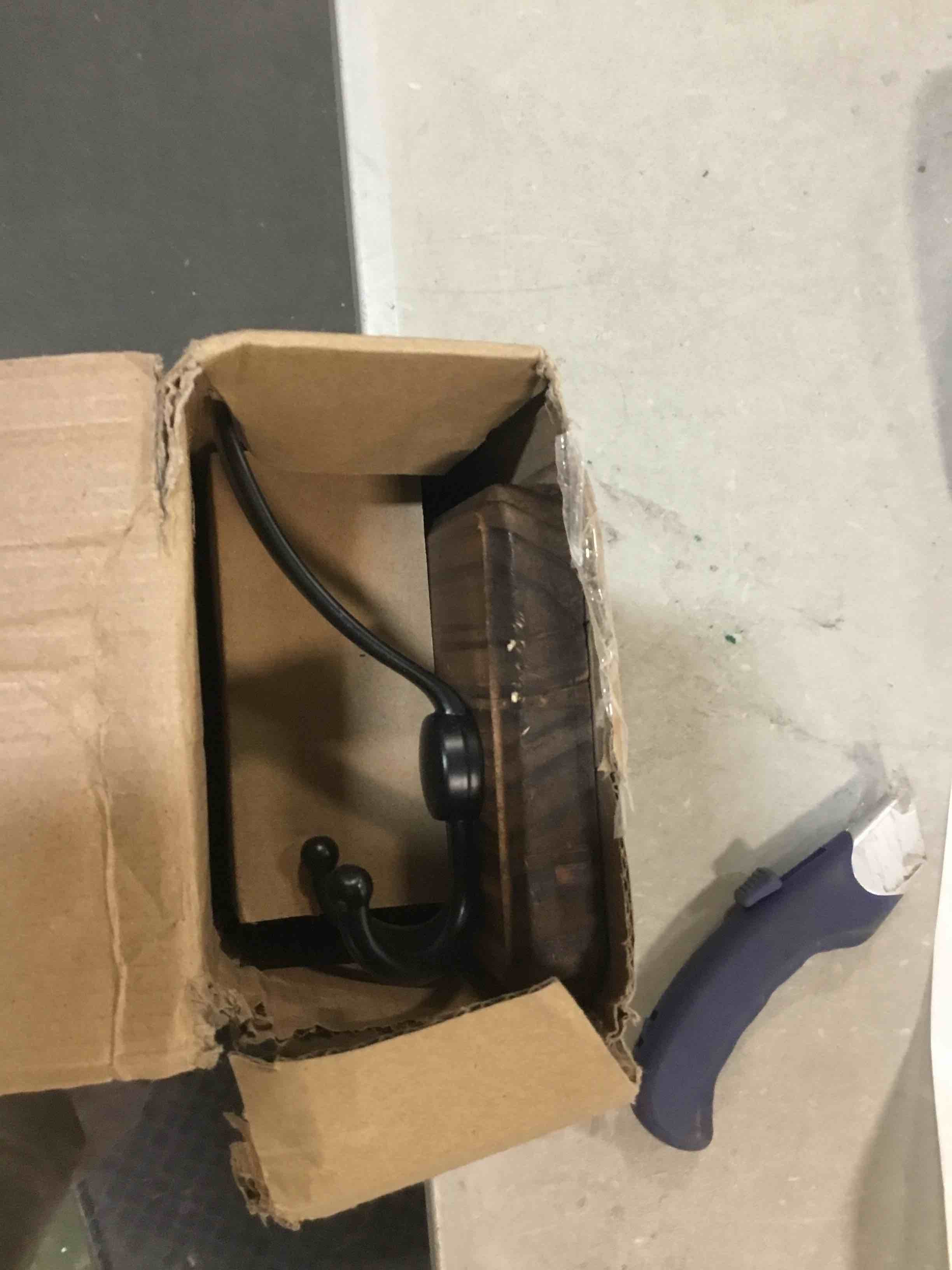 https://s3.amazonaws.com/lotting-images-prod/bidfta/RED5742804_1705065218314.jpeg