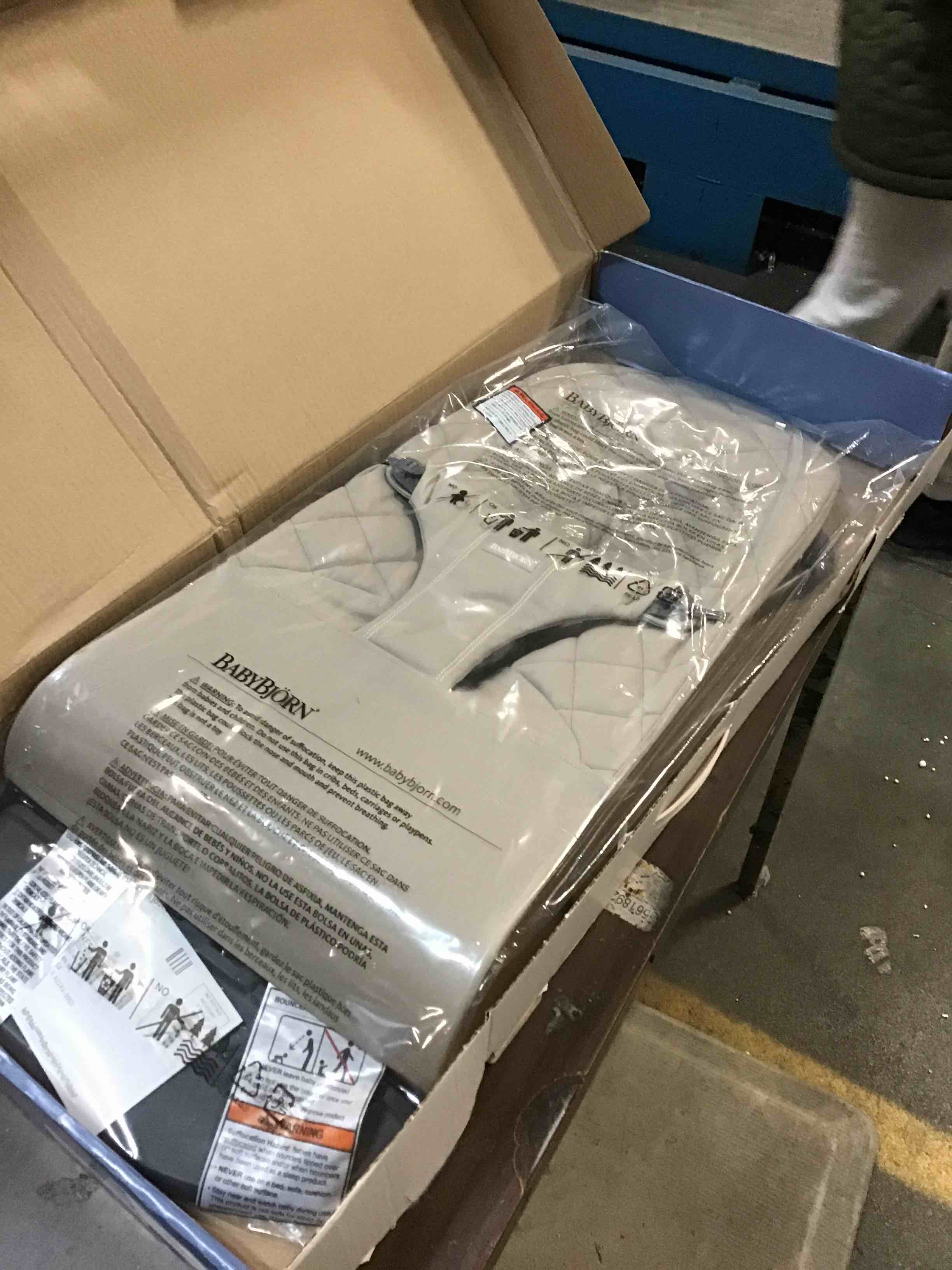 https://s3.amazonaws.com/lotting-images-prod/bidfta/RED5743319_1705406963295.jpeg