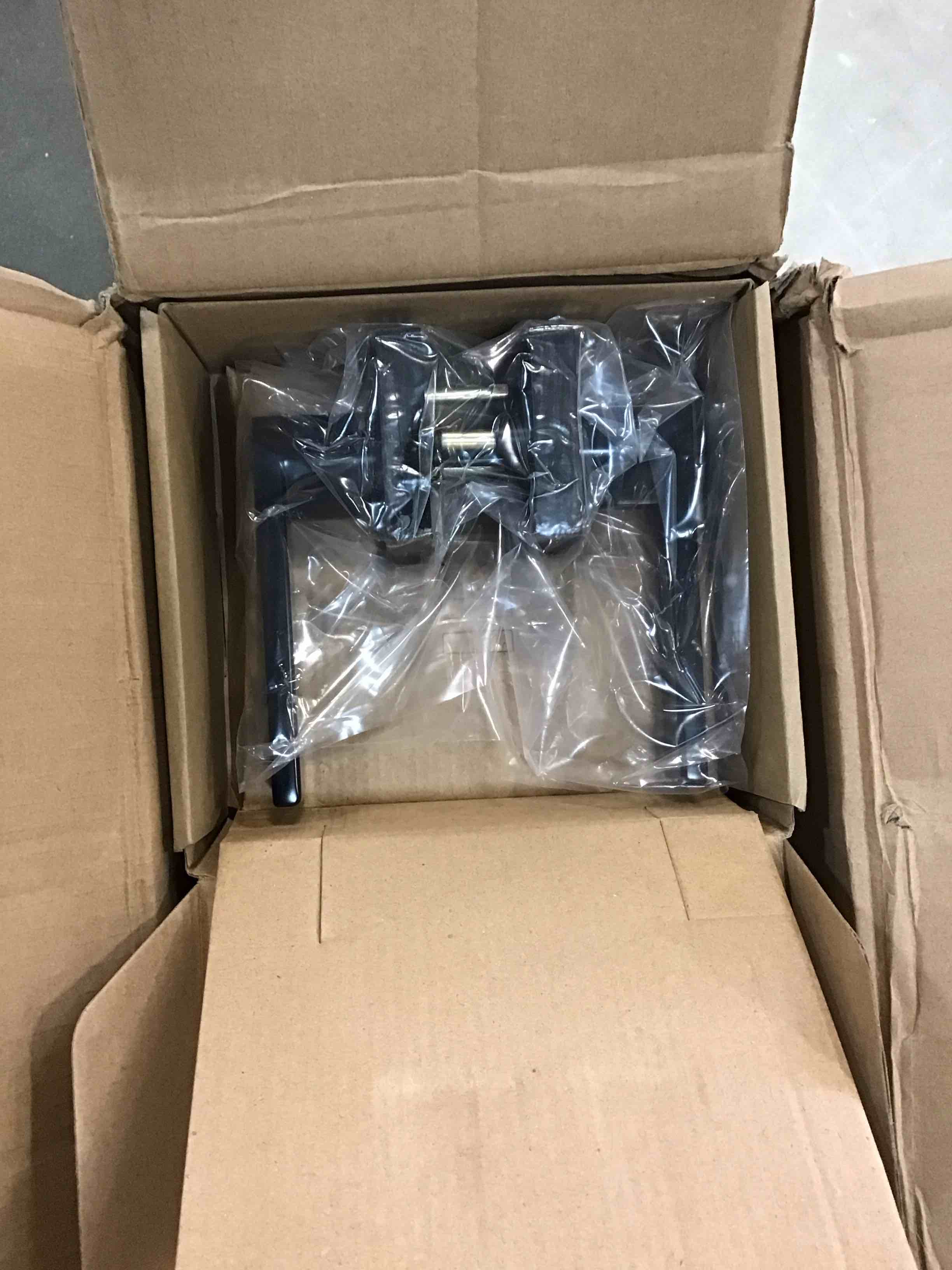 https://s3.amazonaws.com/lotting-images-prod/bidfta/RED5743586_1705515805524.jpeg