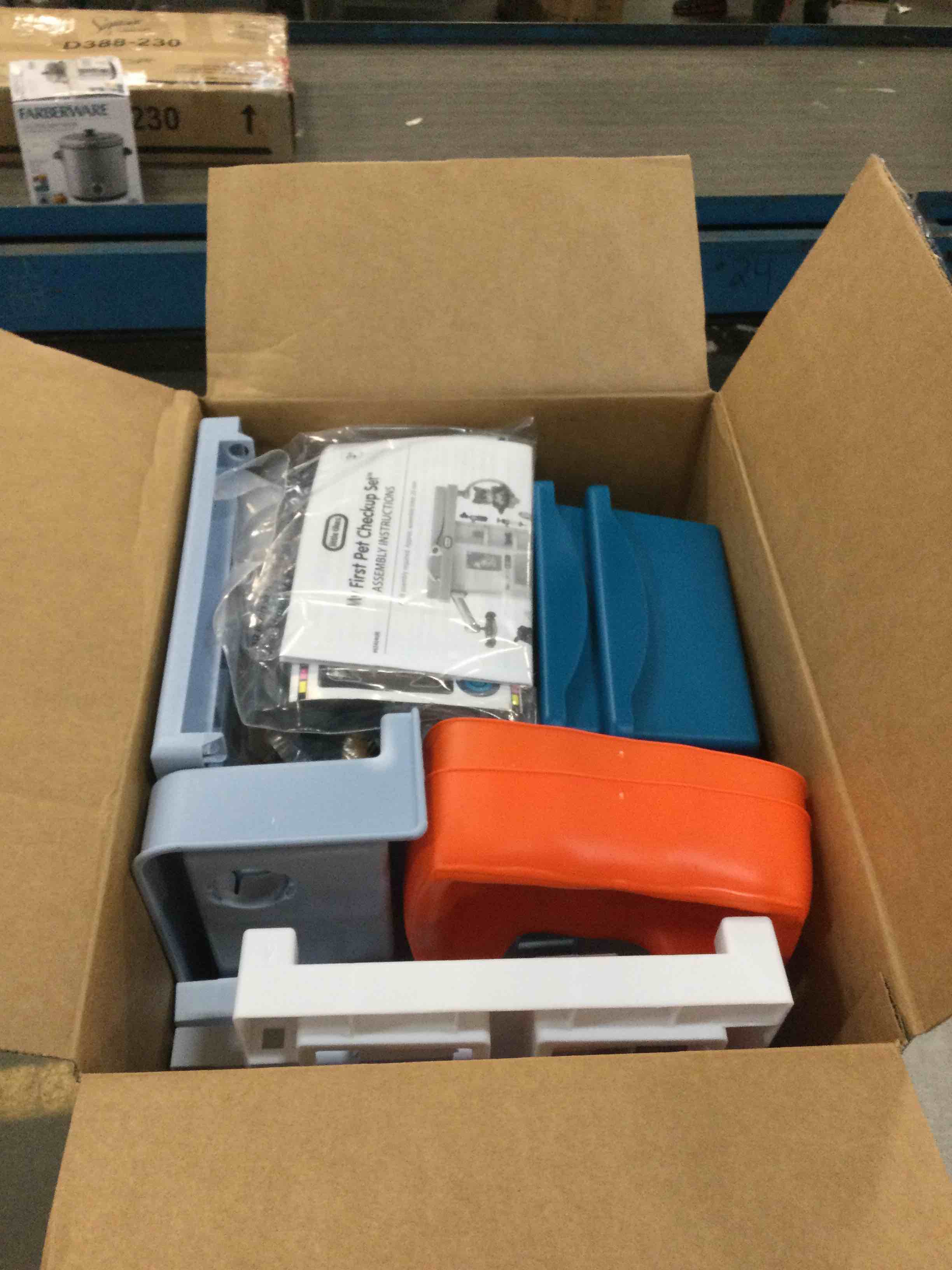 https://s3.amazonaws.com/lotting-images-prod/bidfta/RED5743702_1705599106044.jpeg