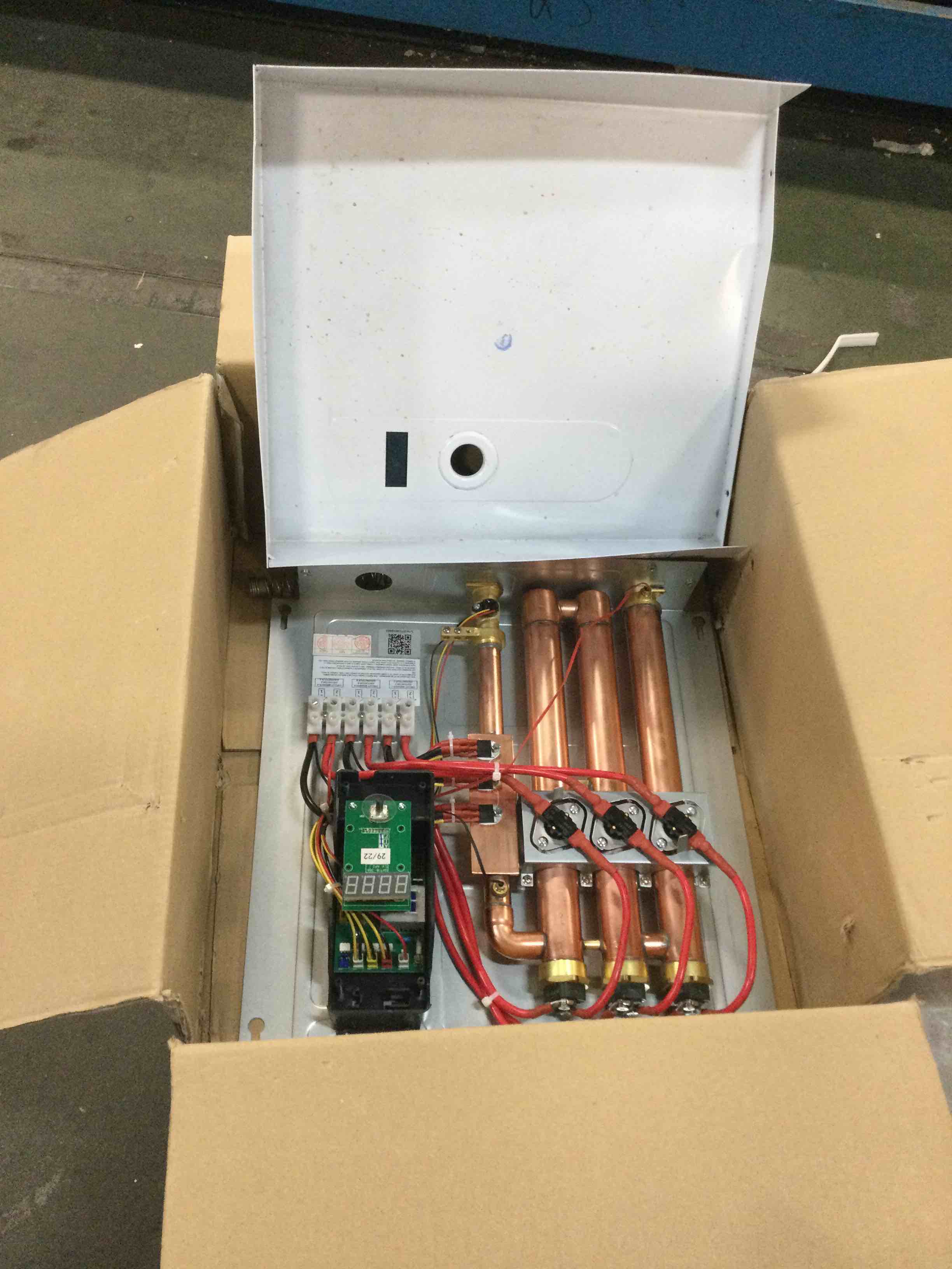 https://s3.amazonaws.com/lotting-images-prod/bidfta/RED5743708_1705602948129.jpeg