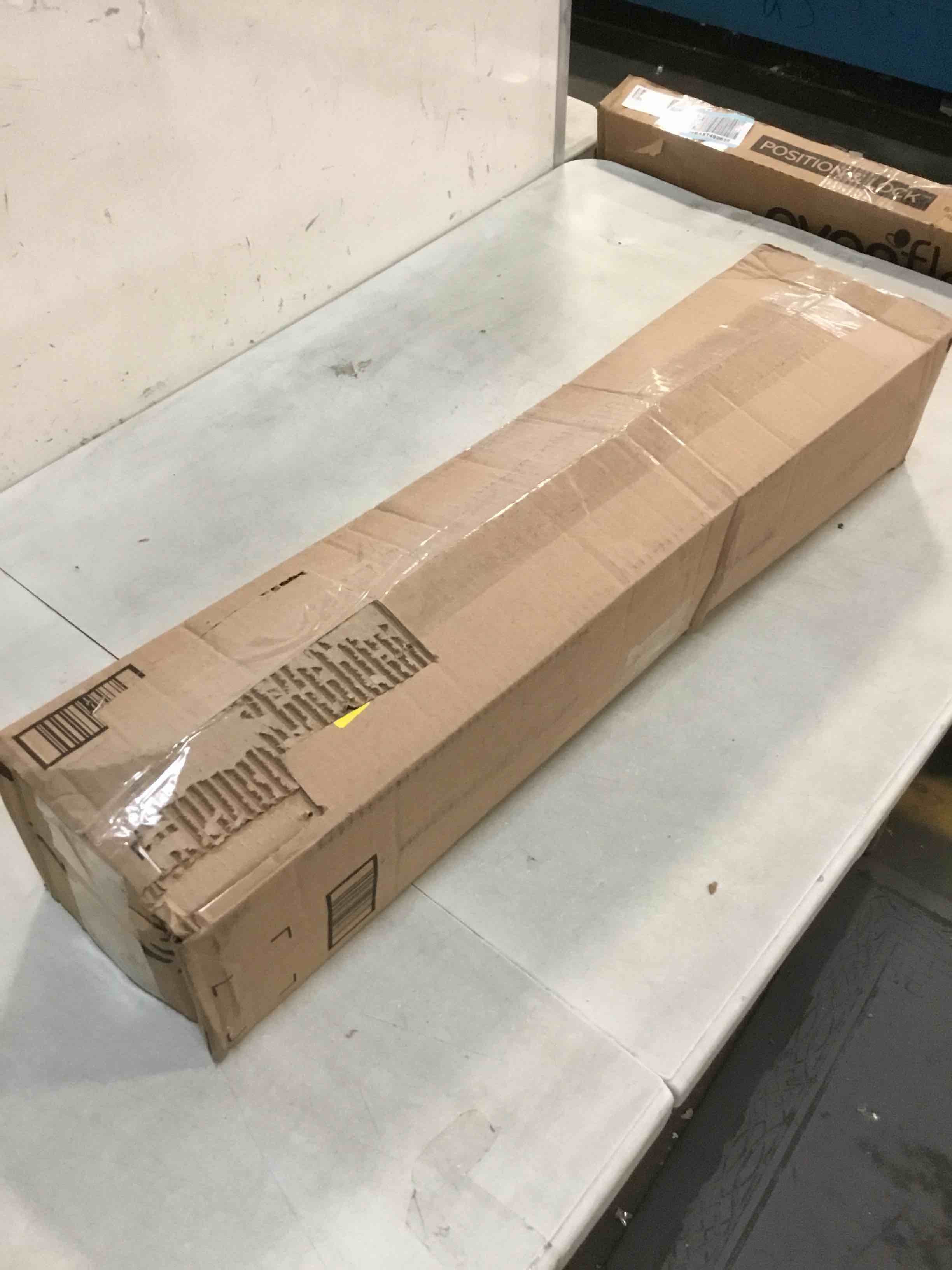 https://s3.amazonaws.com/lotting-images-prod/bidfta/RED5743805_1705766874839.jpeg
