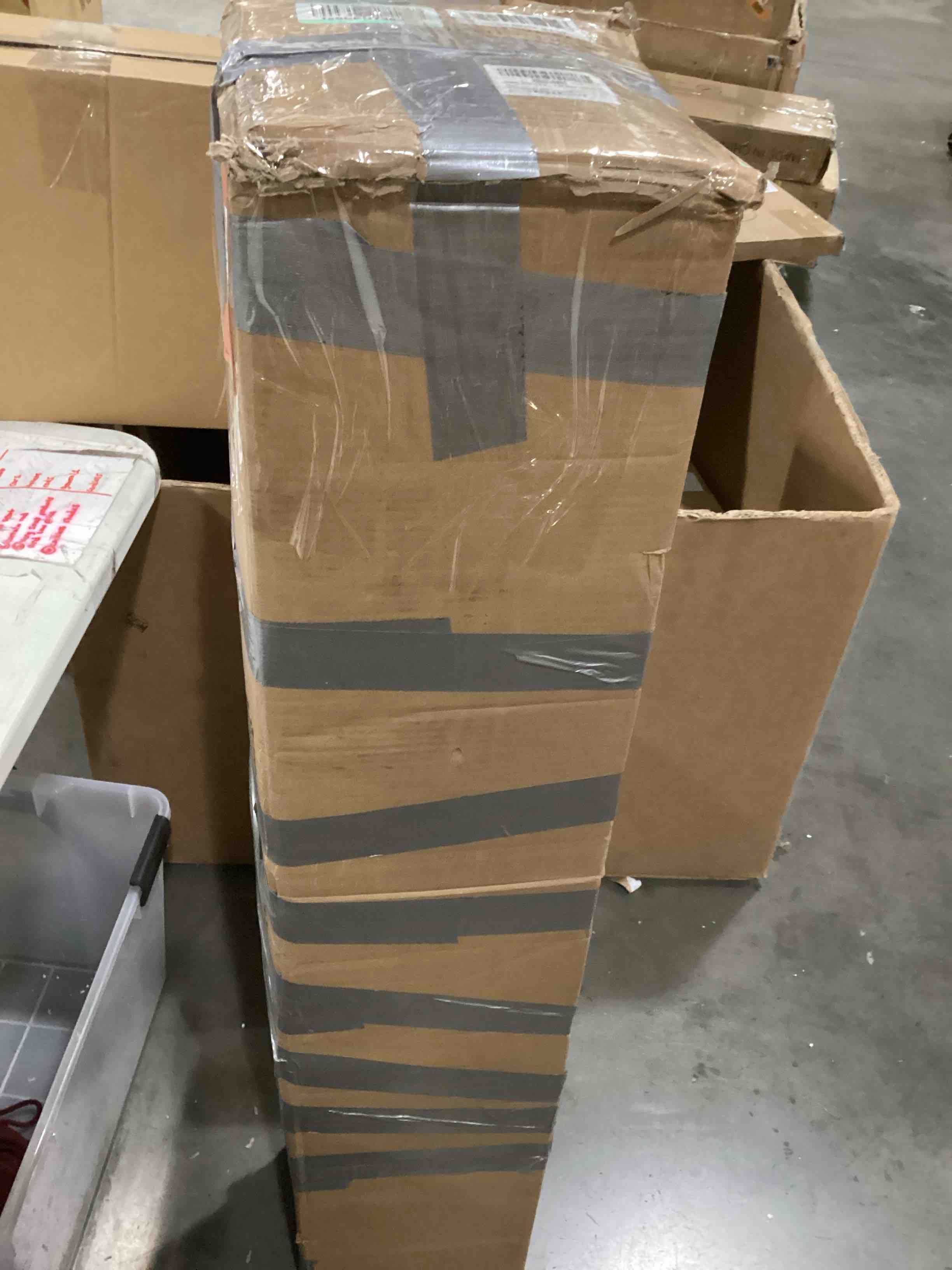 https://s3.amazonaws.com/lotting-images-prod/bidfta/RED5744282_1715692649448.jpeg